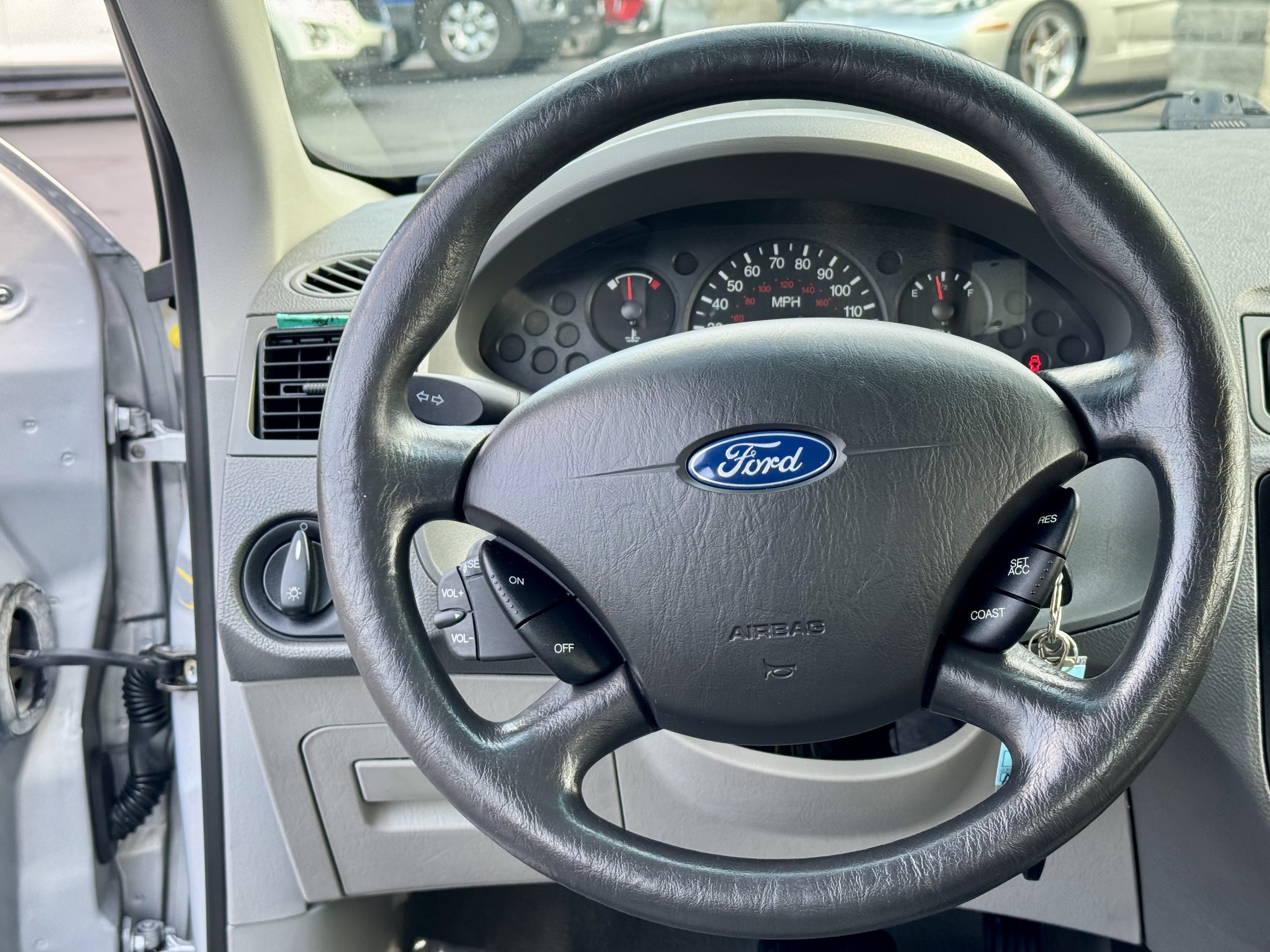 2005 Ford Focus ZX4 SE - Photo 13