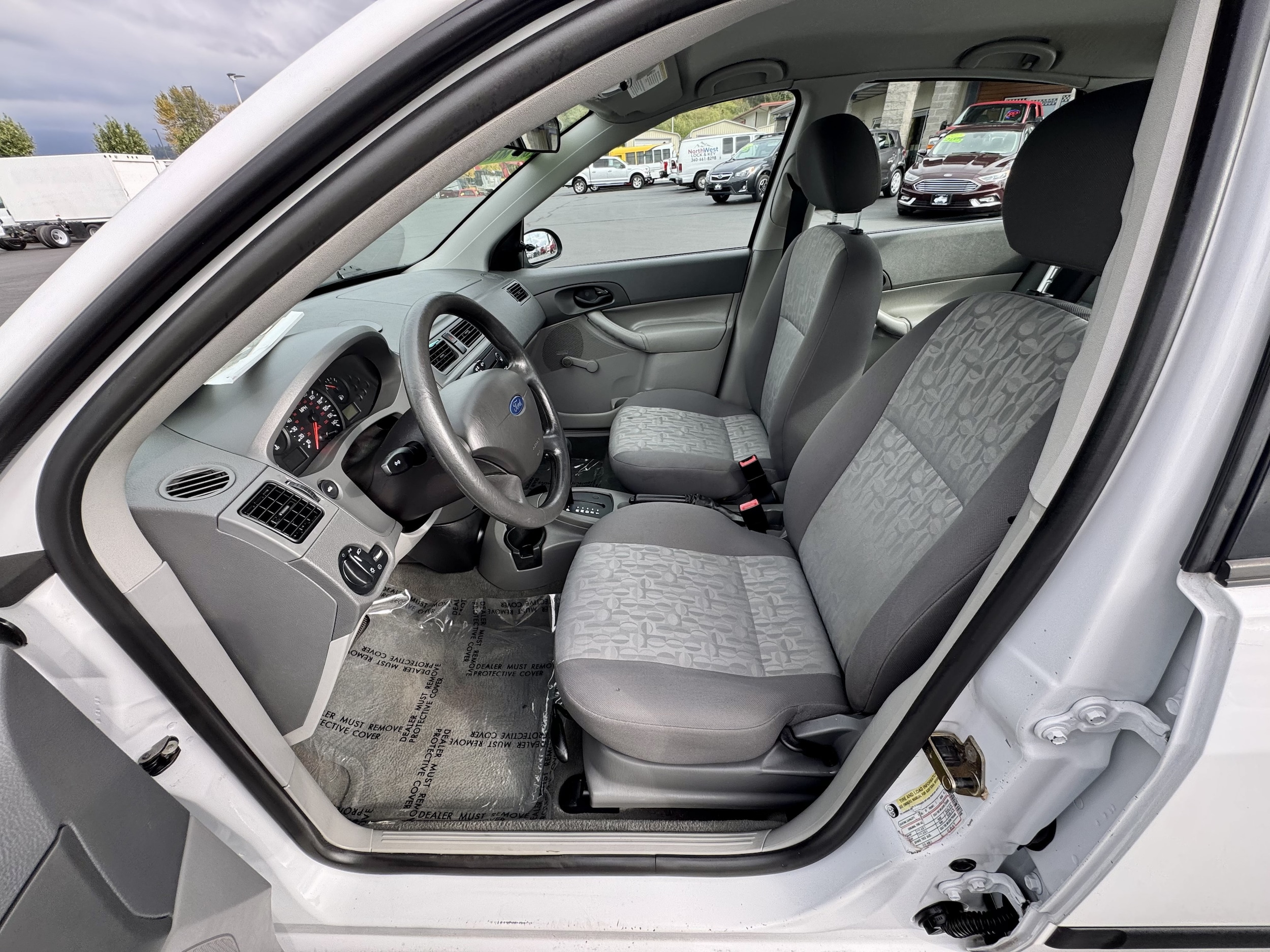 2005 Ford Focus ZX4 S - Photo 8