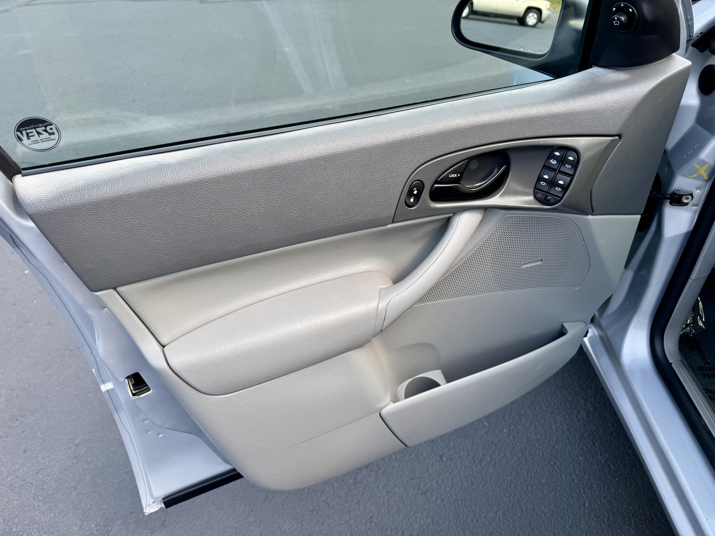 2005 Ford Focus ZX4 SE | CarEdge | CarEdge