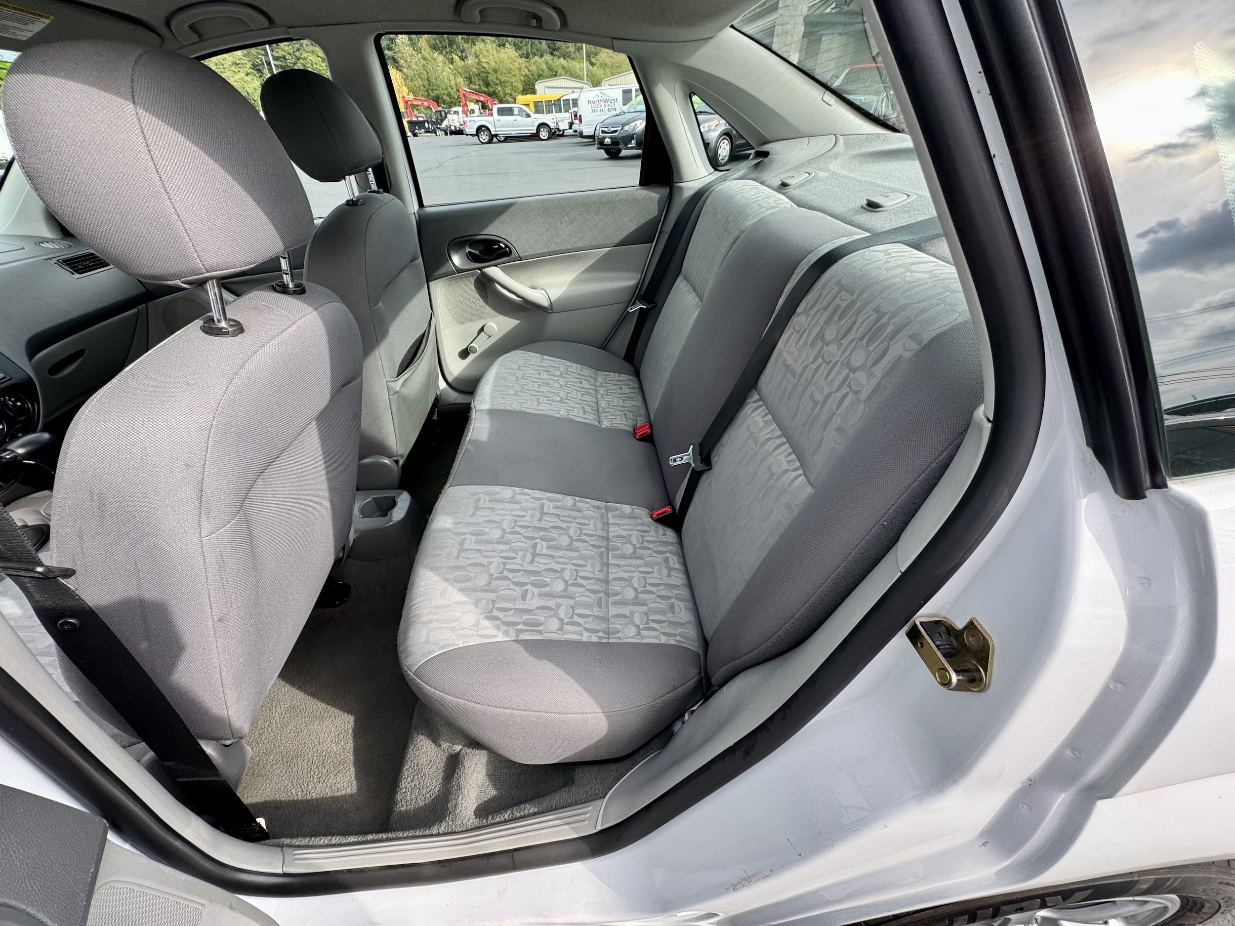 2005 Ford Focus ZX4 S - Photo 11
