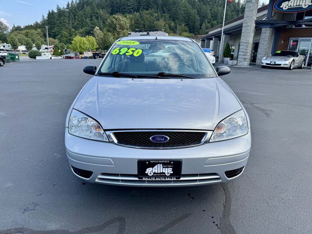Used 2005 Ford Focus Sedan