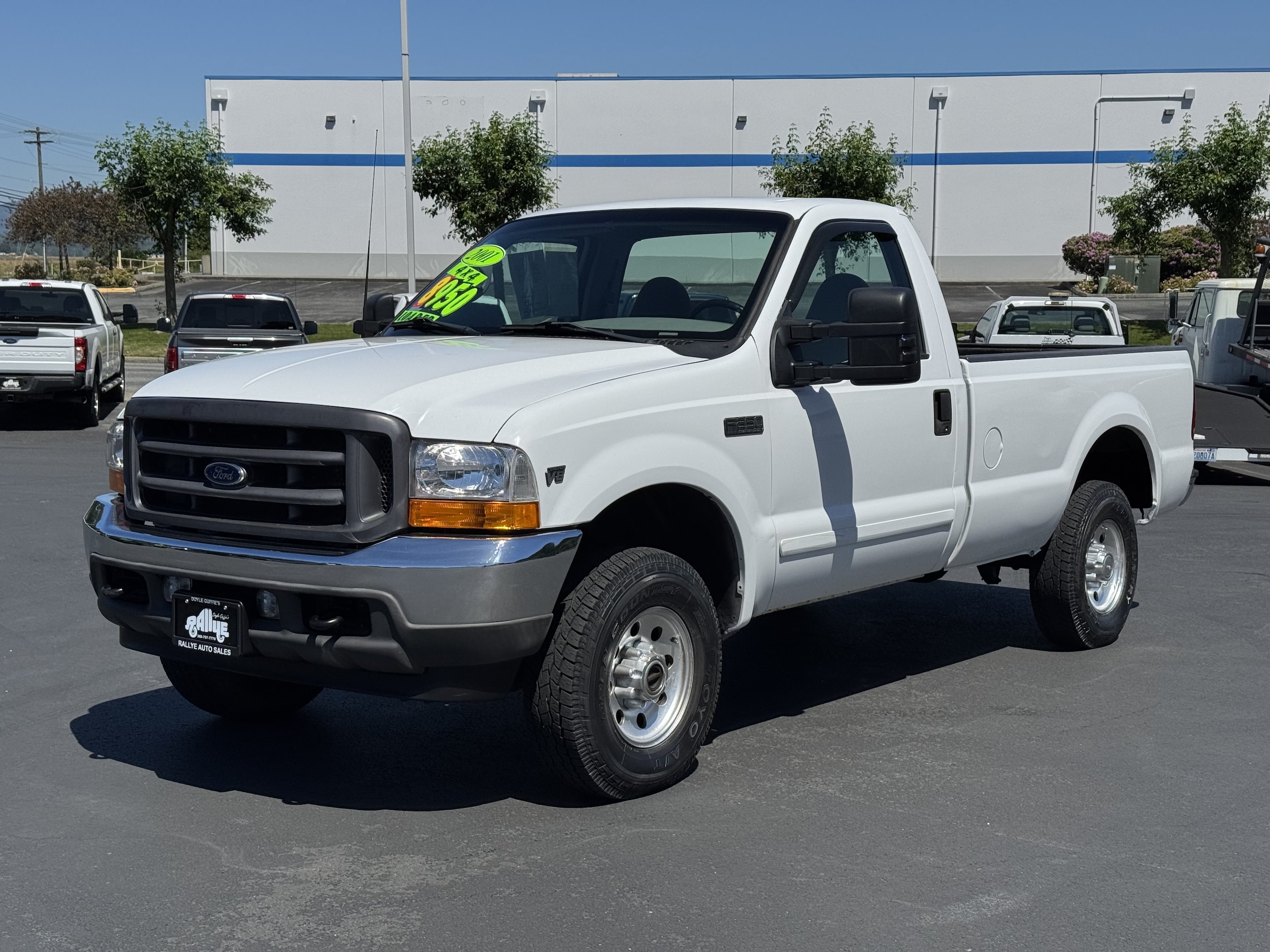 Oxford White 2001 Ford F-250 Super Duty Pickup Truck Four-Wheel Drive Automatic