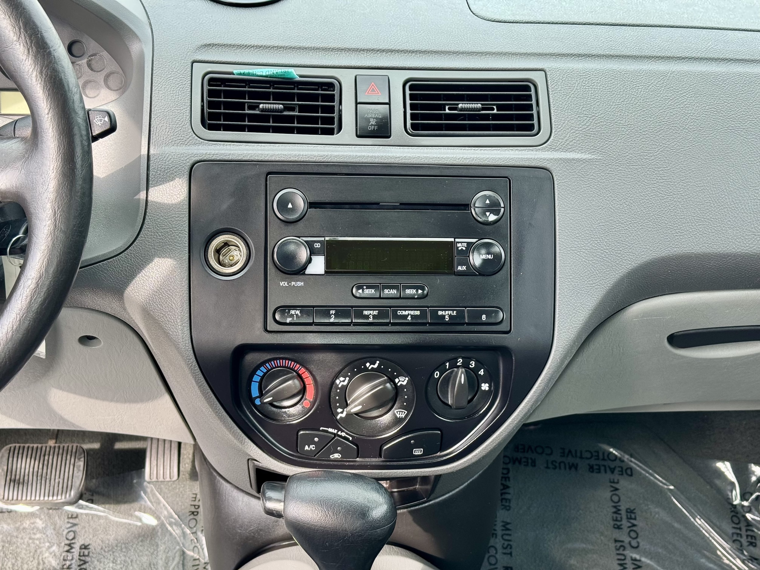 2005 Ford Focus ZX4 S - Photo 15