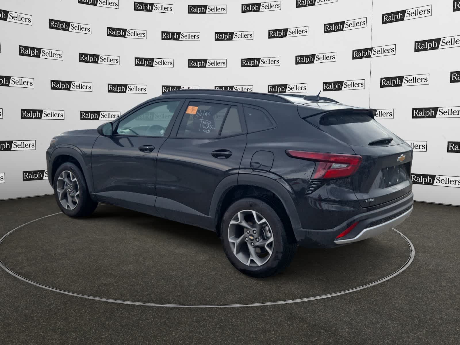 2025 Chevrolet Trax LT photo 2