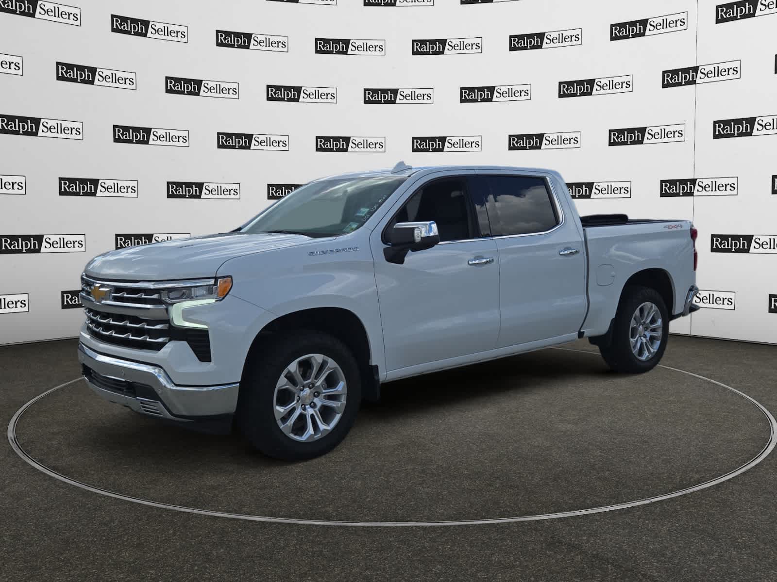 2024 Chevrolet Silverado 1500 LTZ photo 2