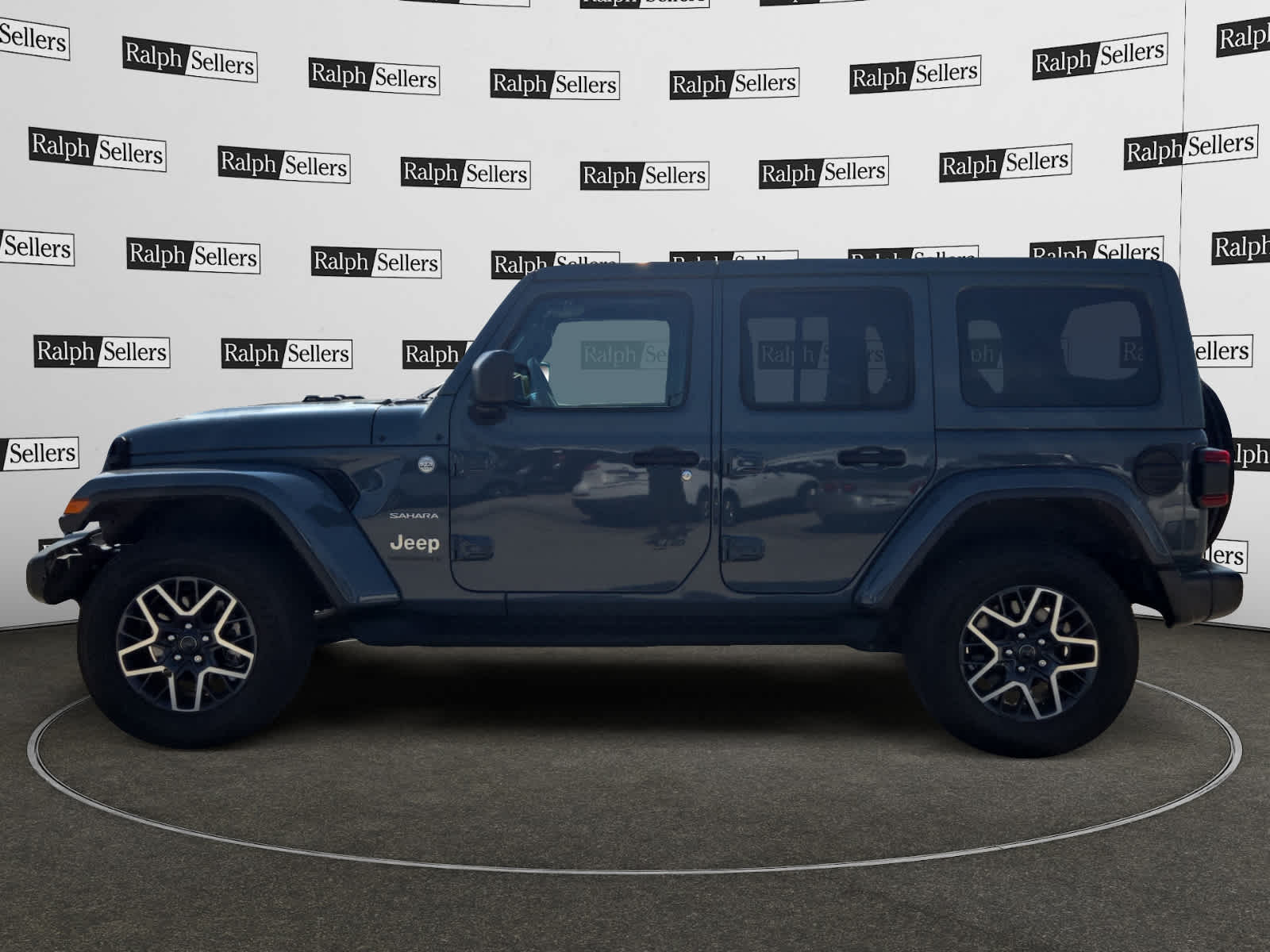 2024 Jeep Wrangler Sahara photo 3