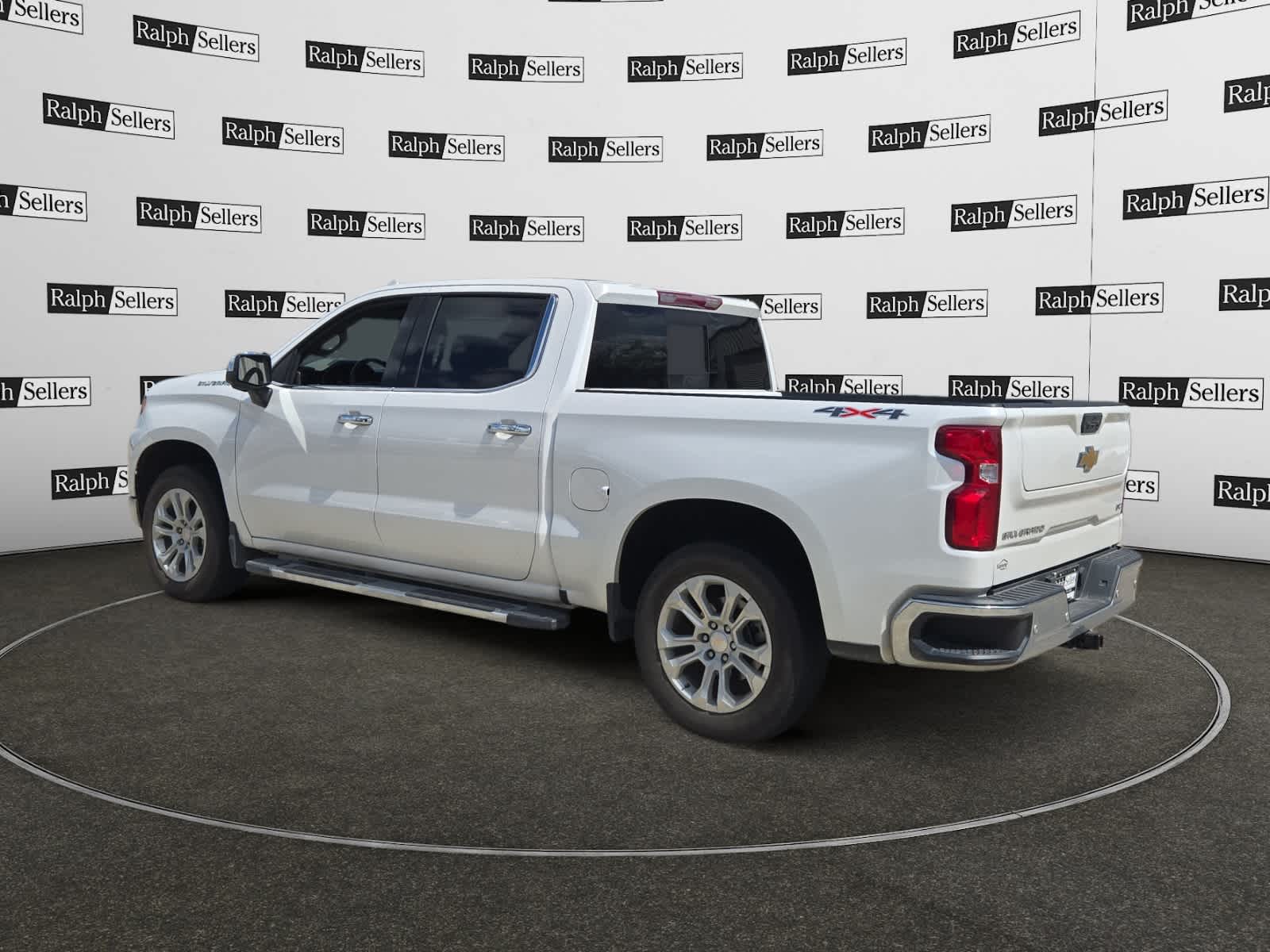 2024 Chevrolet Silverado 1500 LTZ photo 3