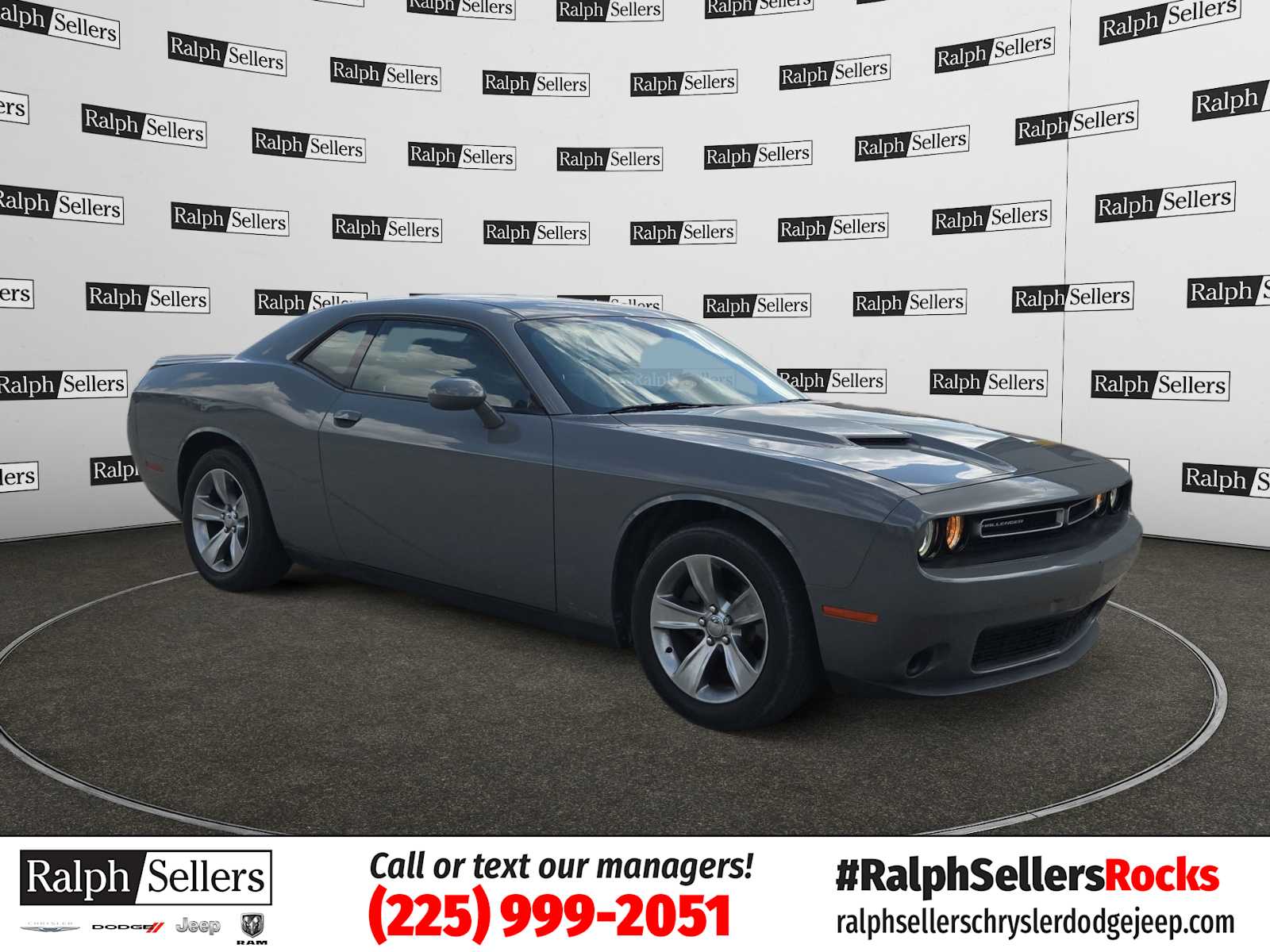 2019 Dodge Challenger SXT Auto's photo
