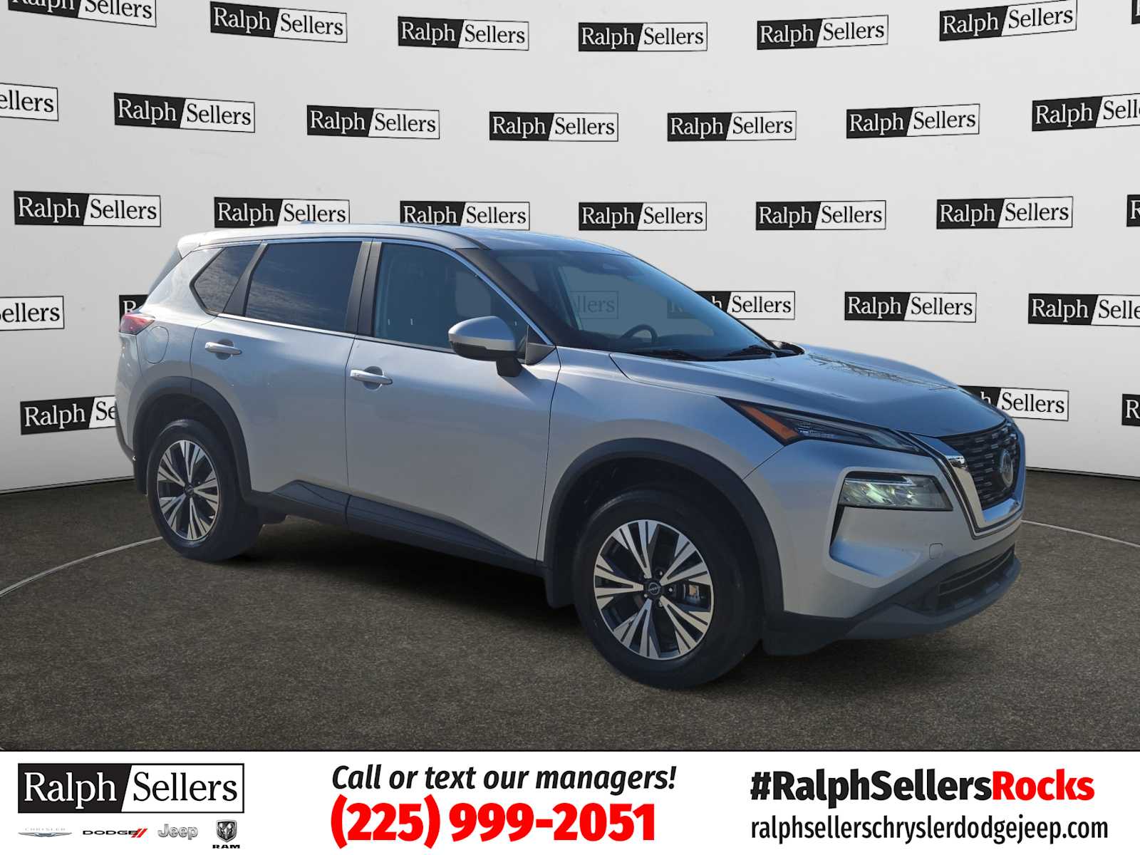 2023 Nissan Rogue SV's photo