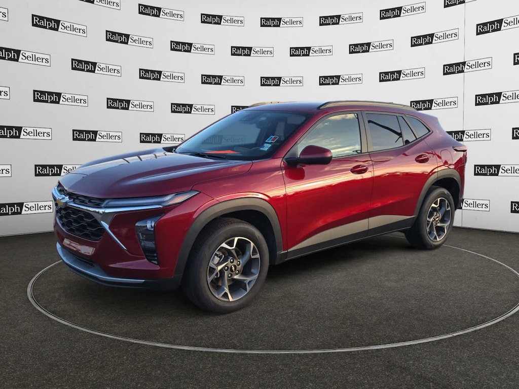 Used 2025 Chevrolet Trax LT SUV