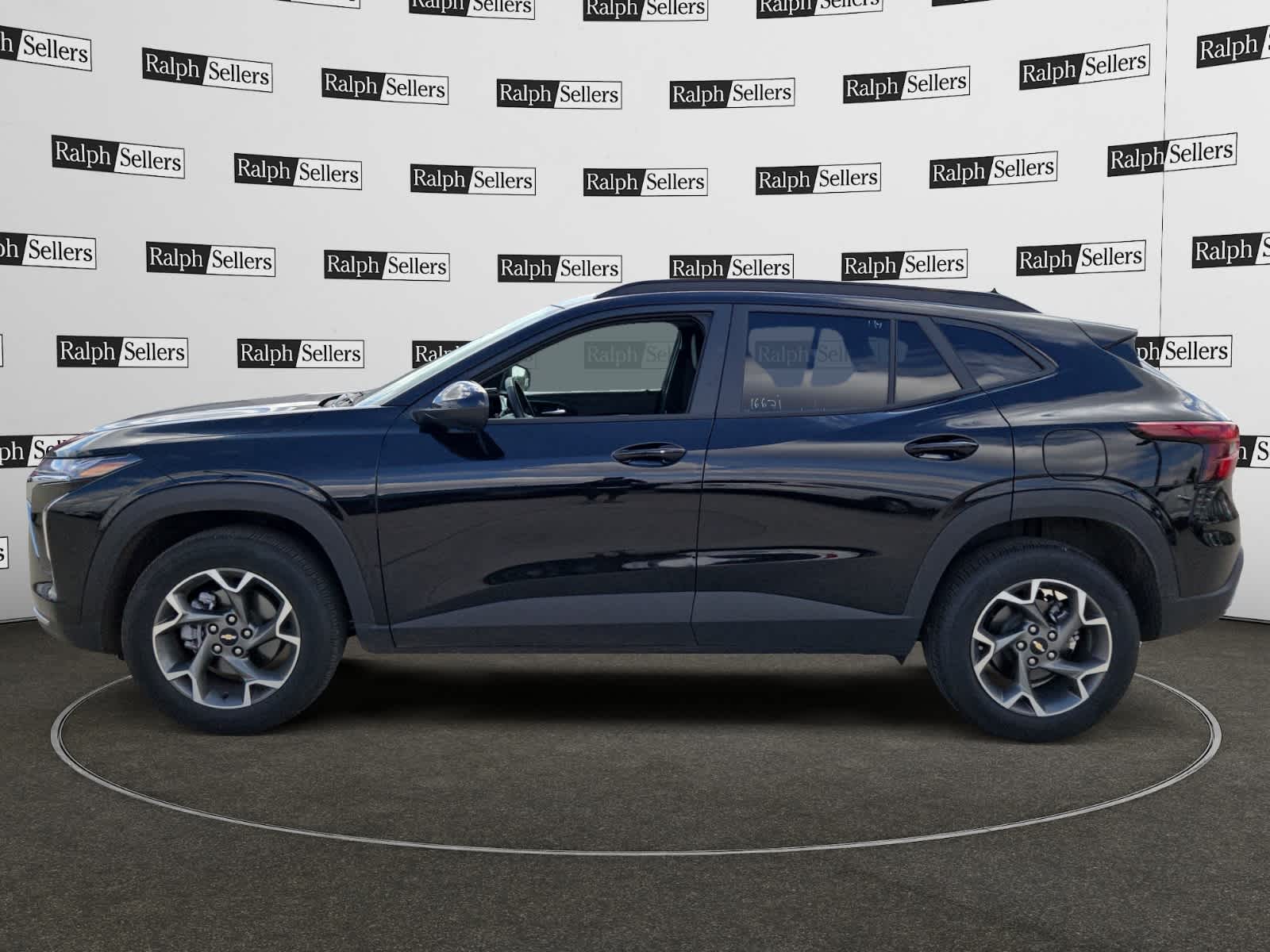 2025 Chevrolet Trax LT photo 3