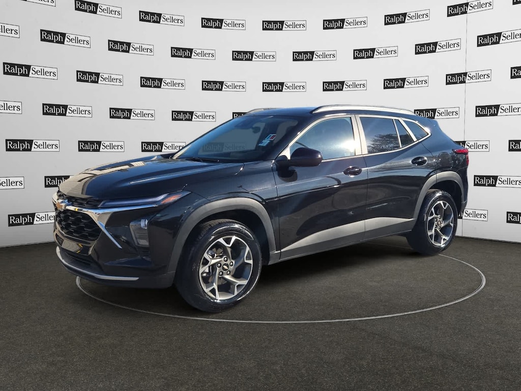 Used 2025 Chevrolet Trax LT SUV