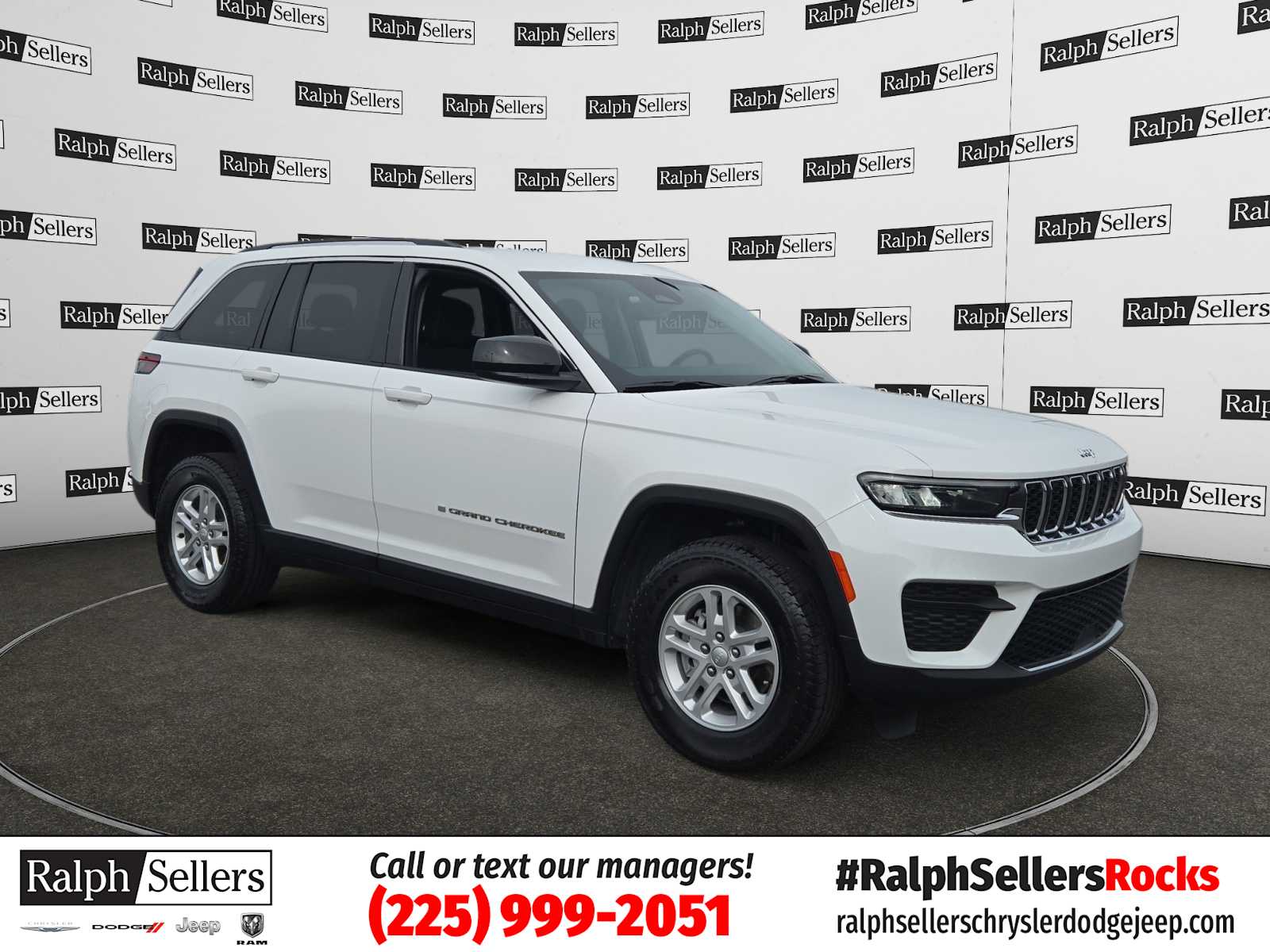 2024 Jeep Grand Cherokee Laredo's photo