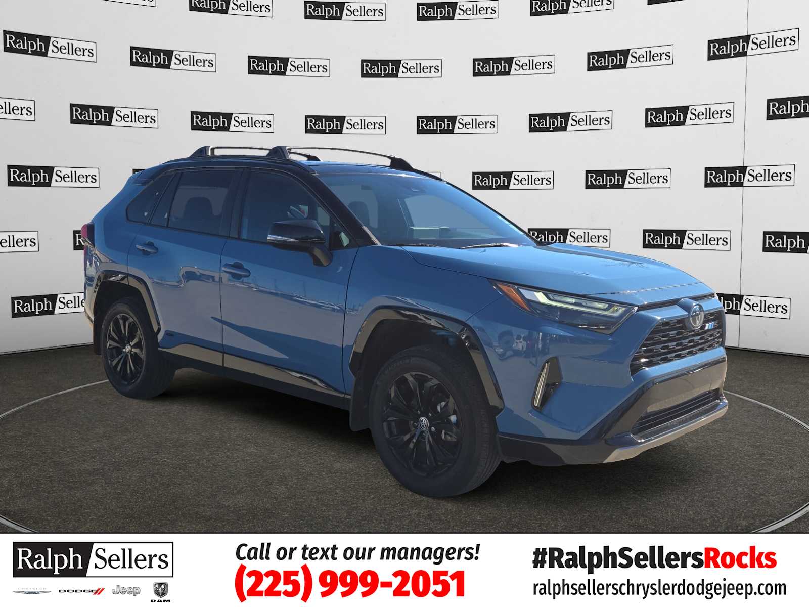 2022 Toyota RAV4 XSE's photo