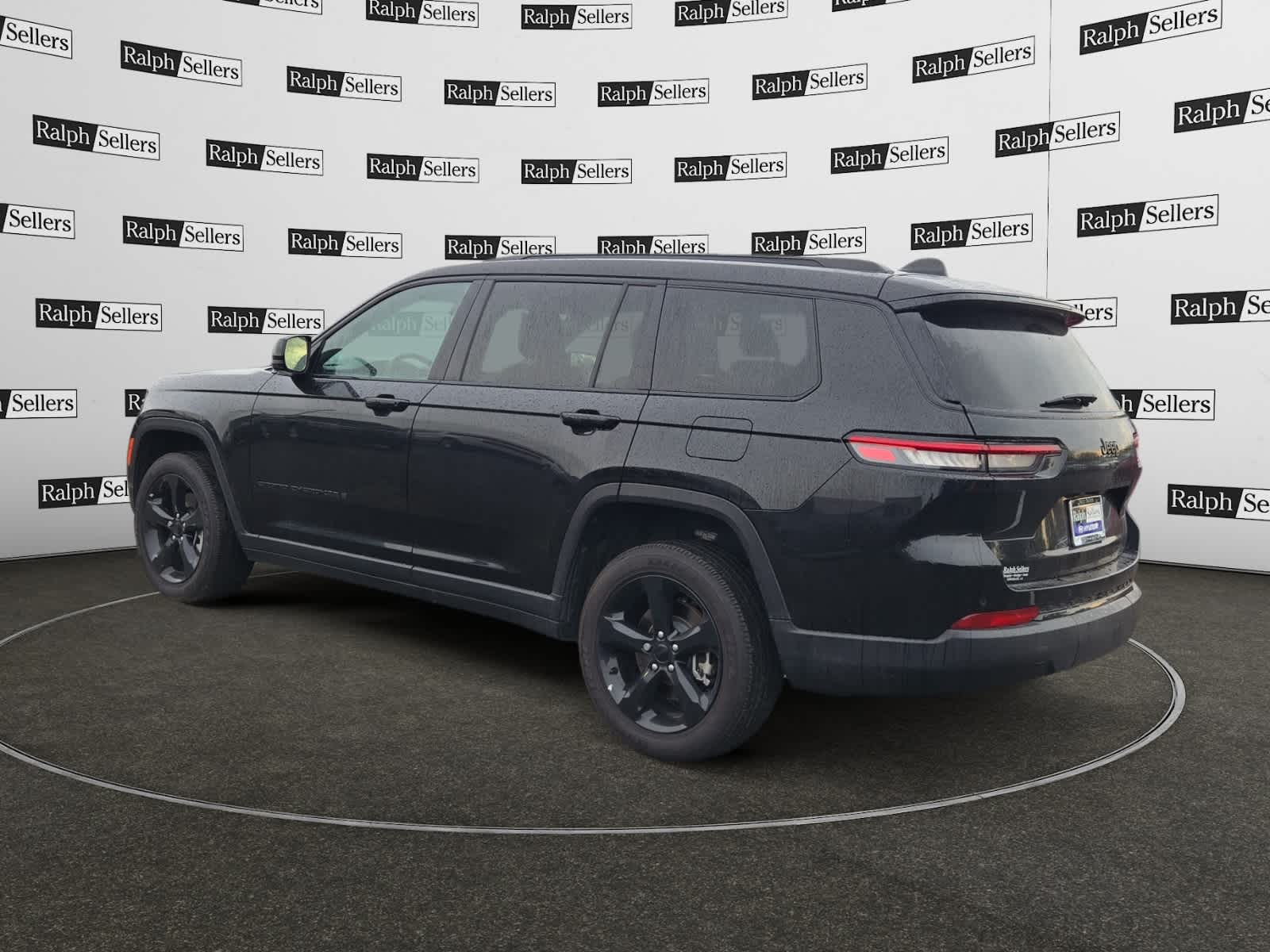 2025 Jeep Grand Cherokee Altitude photo 2