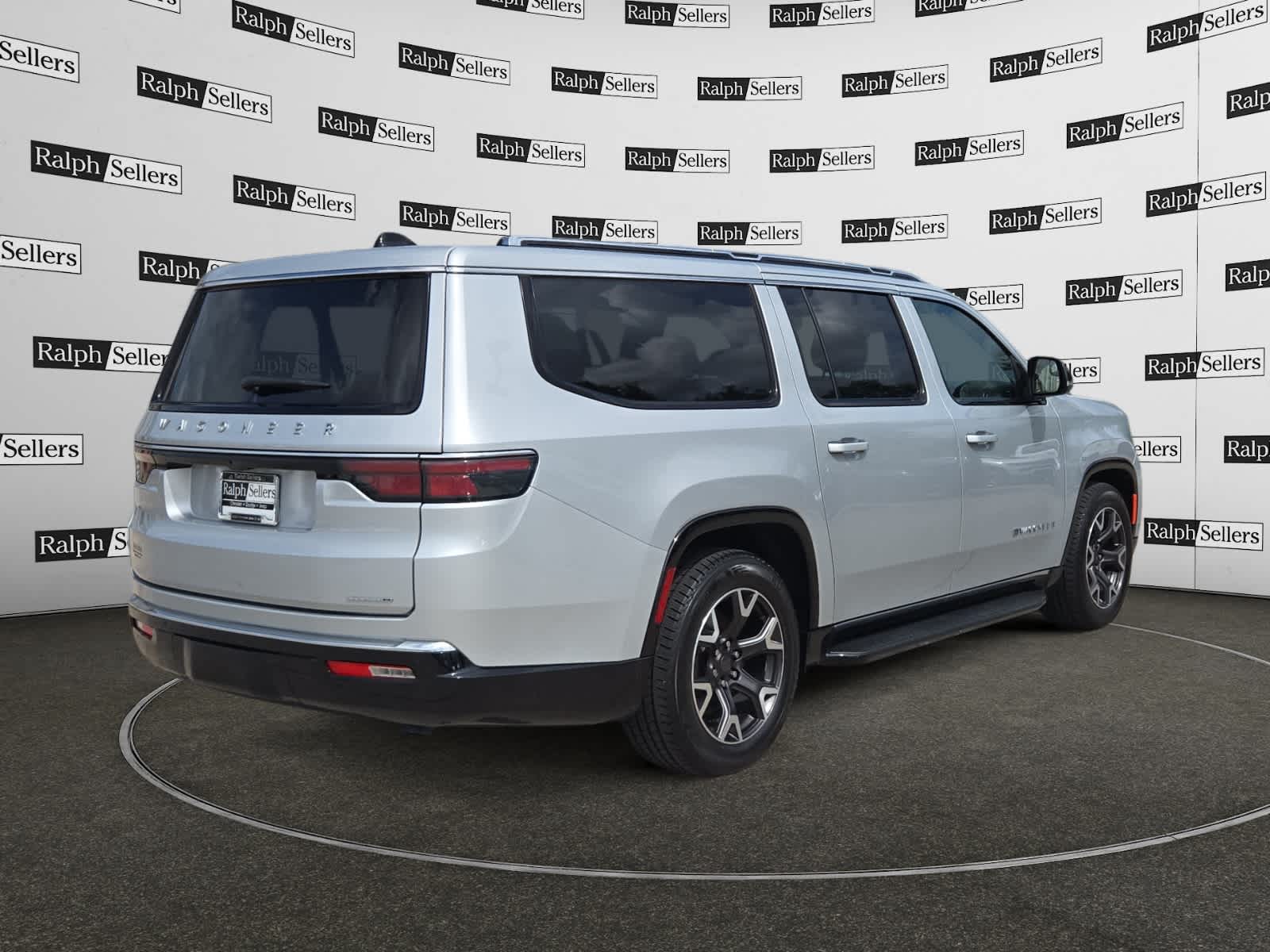 2024 Jeep Wagoneer L Series III - Photo 6