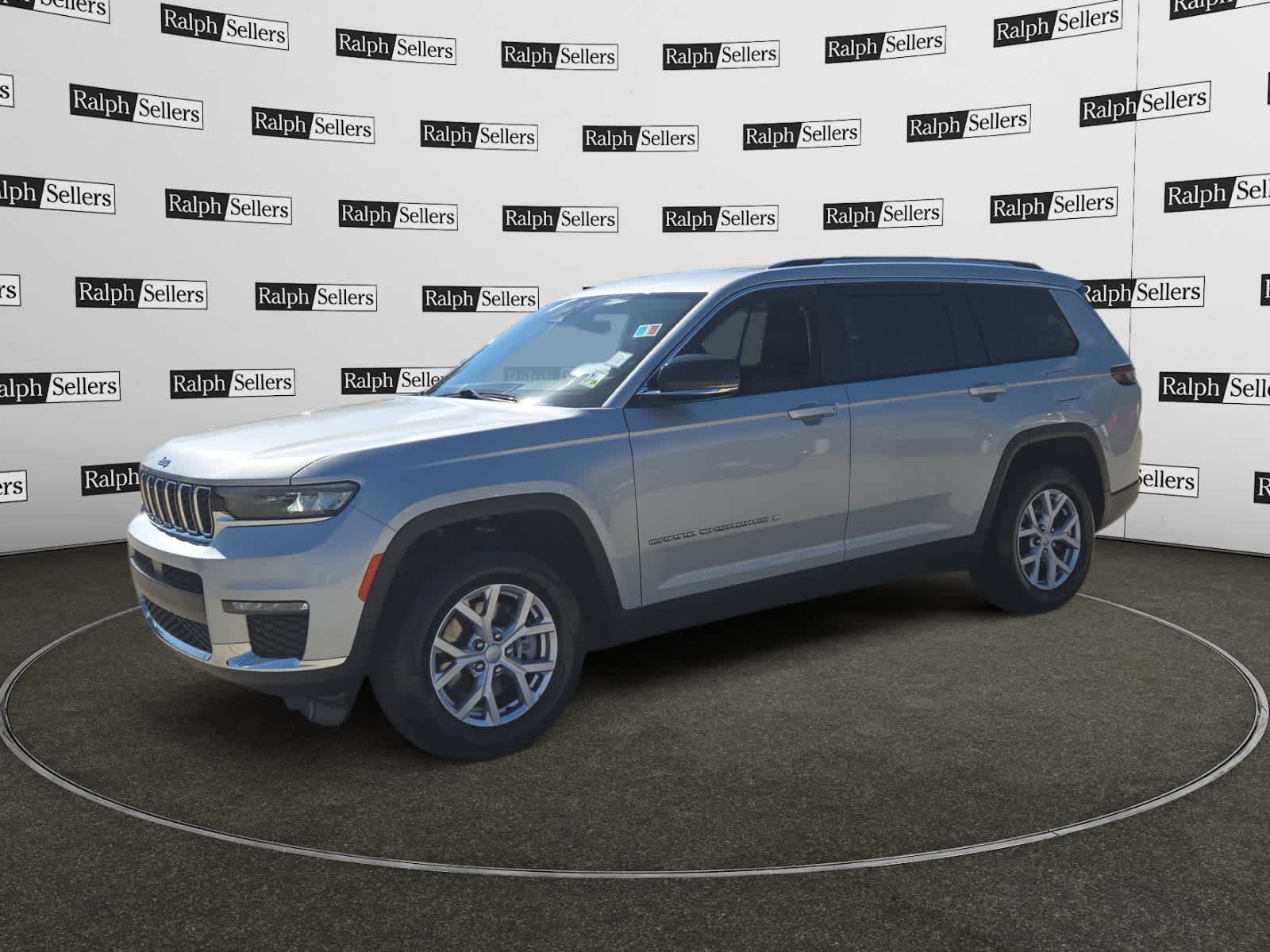 2022 Jeep Grand Cherokee Limited photo 2