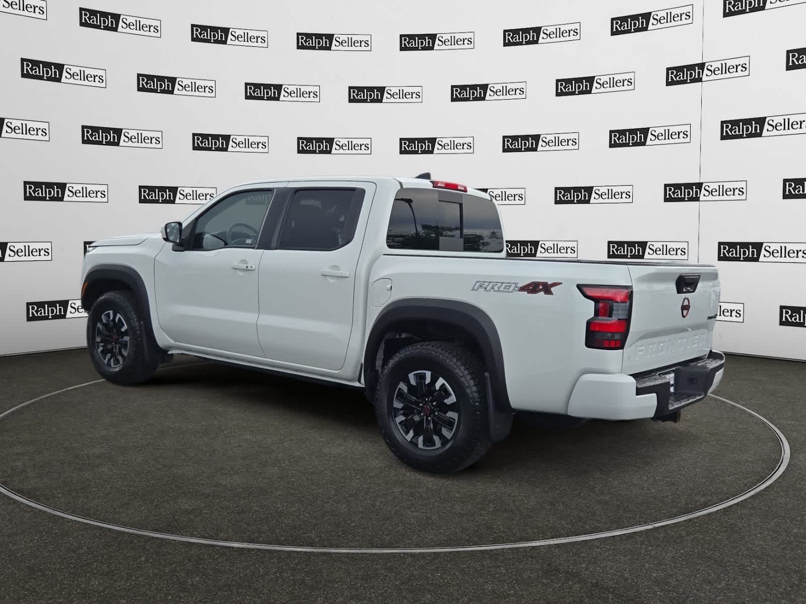 2024 Nissan Frontier PRO-4X photo 4