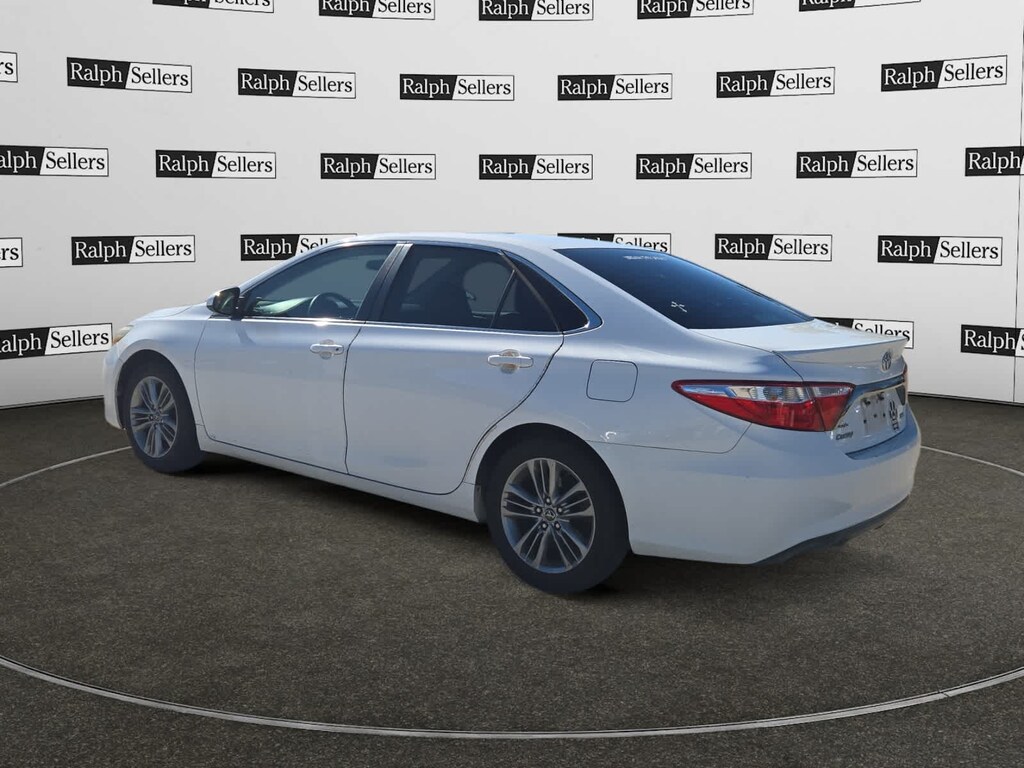 Used 2015 Toyota Camry SE Sedan