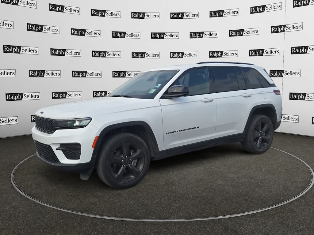 Used 2023 Jeep Grand Cherokee Altitude SUV