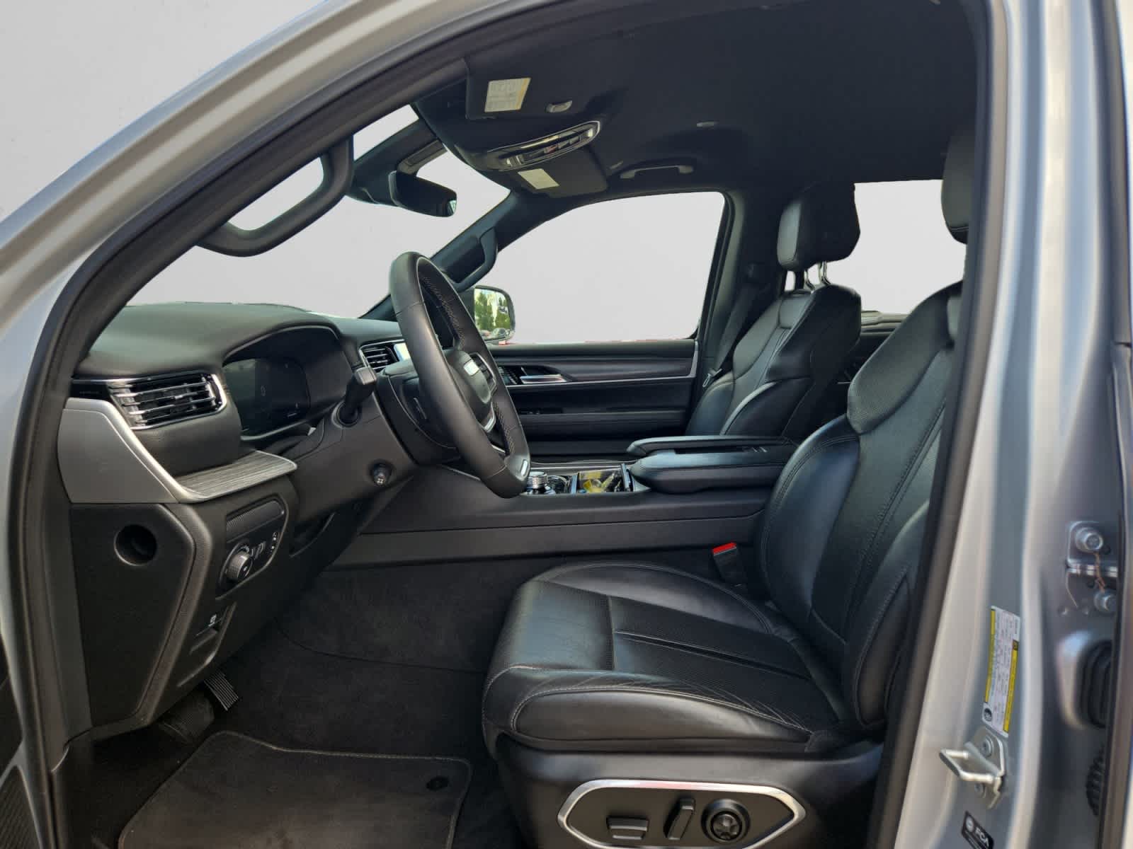 2024 Jeep Wagoneer L Series III - Photo 9