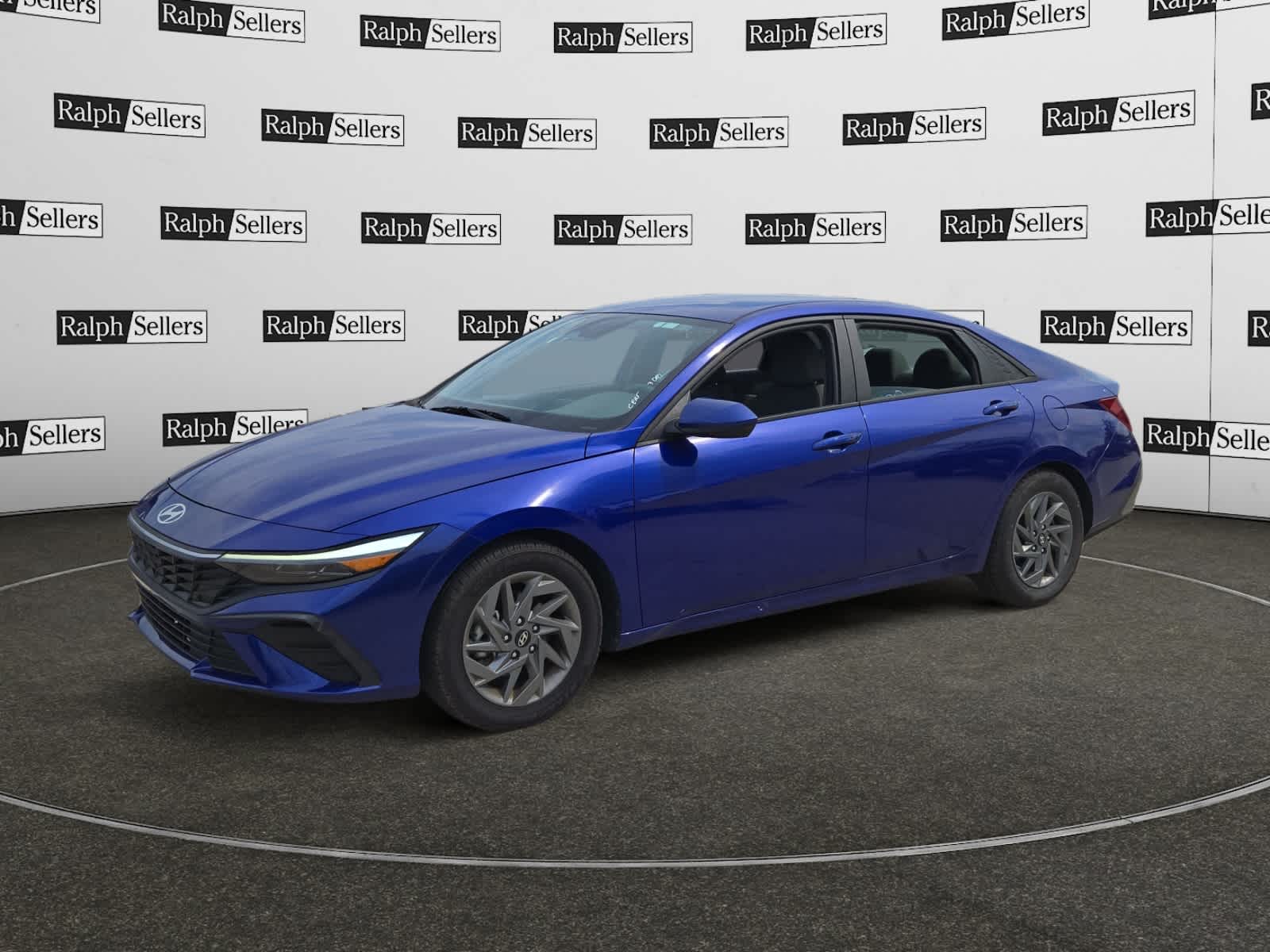 2024 Hyundai Elantra SEL photo 2