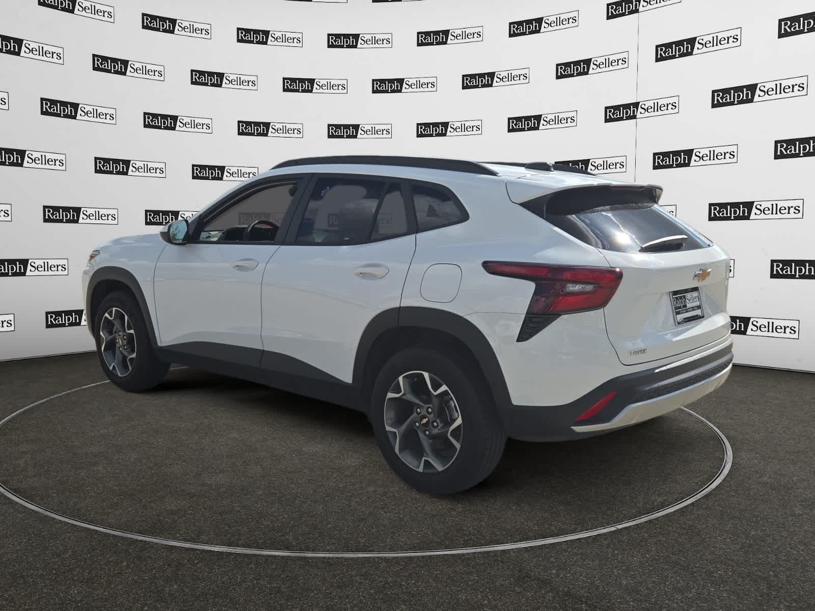 2025 Chevrolet Trax LT photo 3