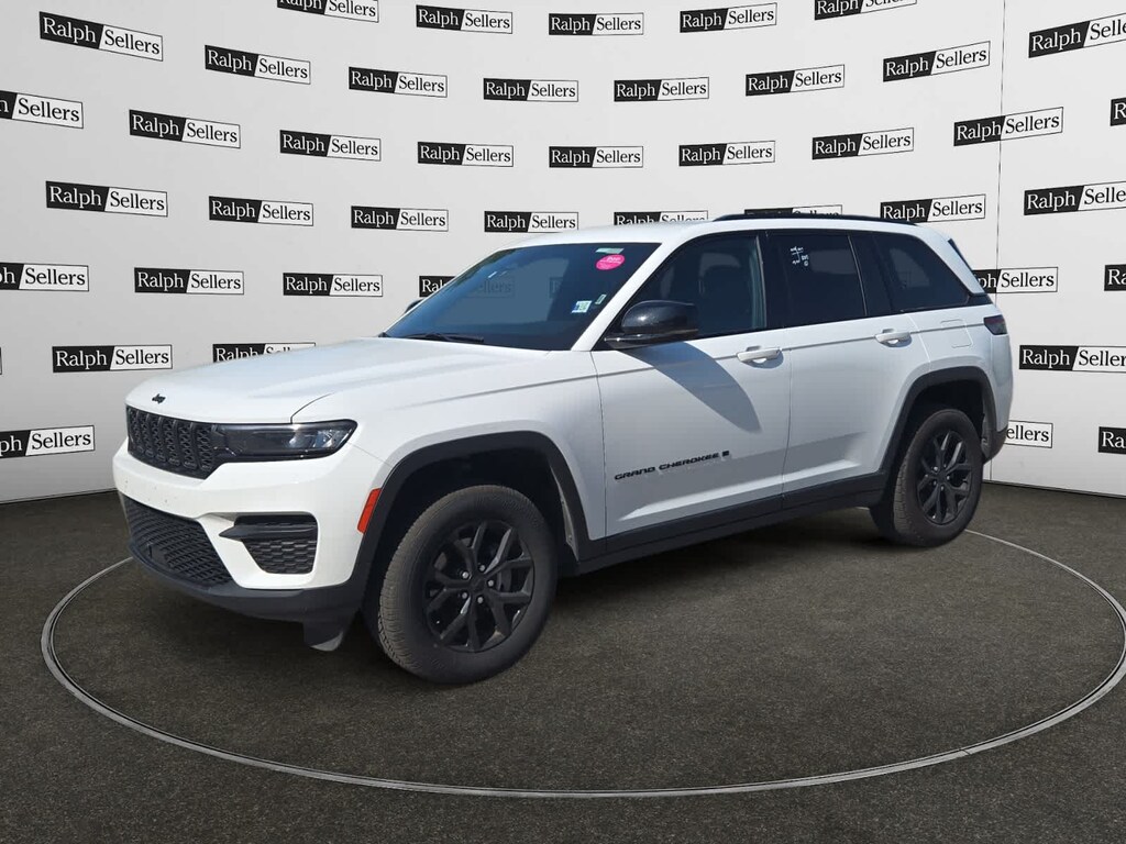 Certified 2025 Jeep Grand Cherokee Altitude SUV