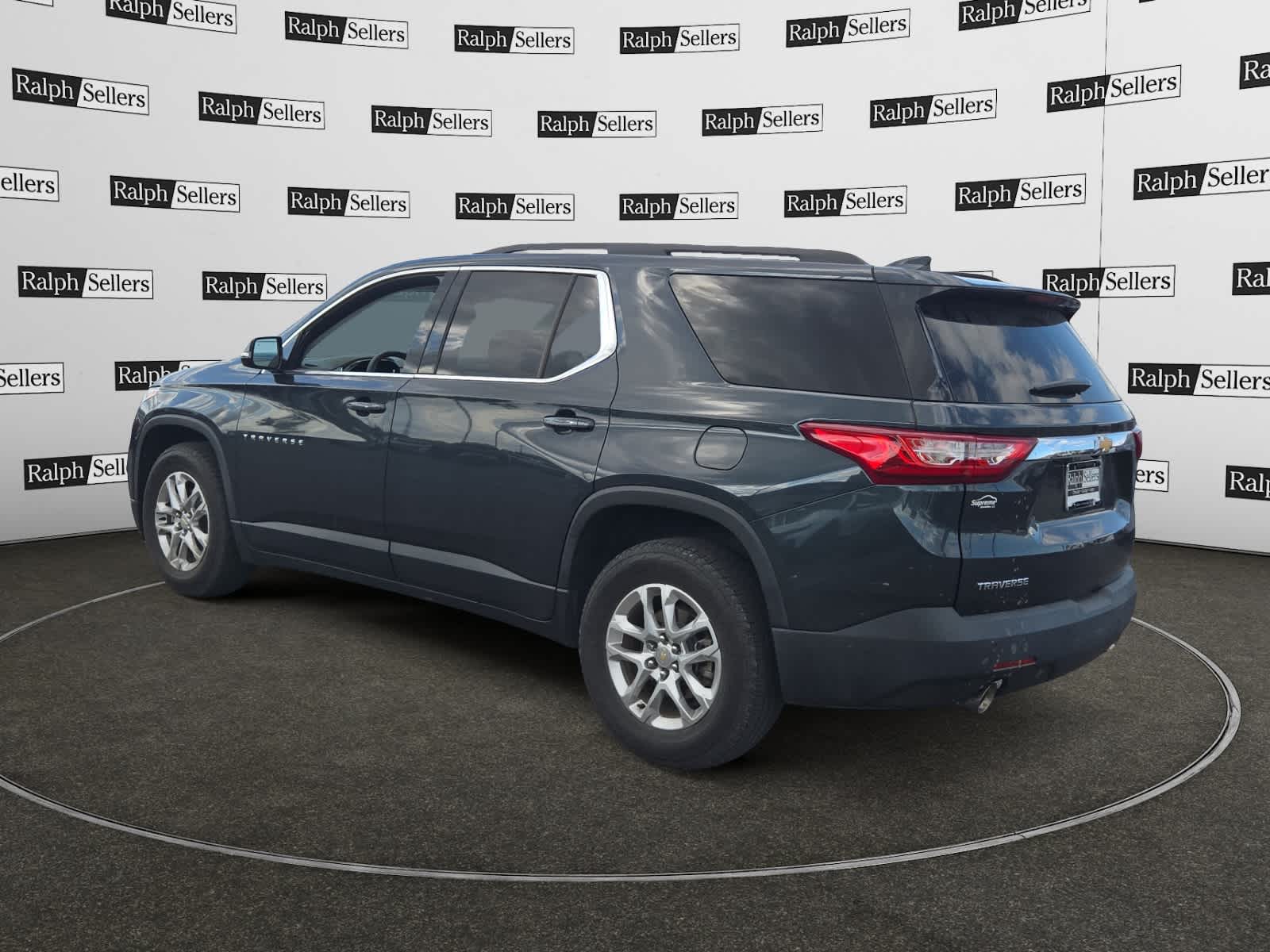 2019 Chevrolet Traverse Leather photo 2