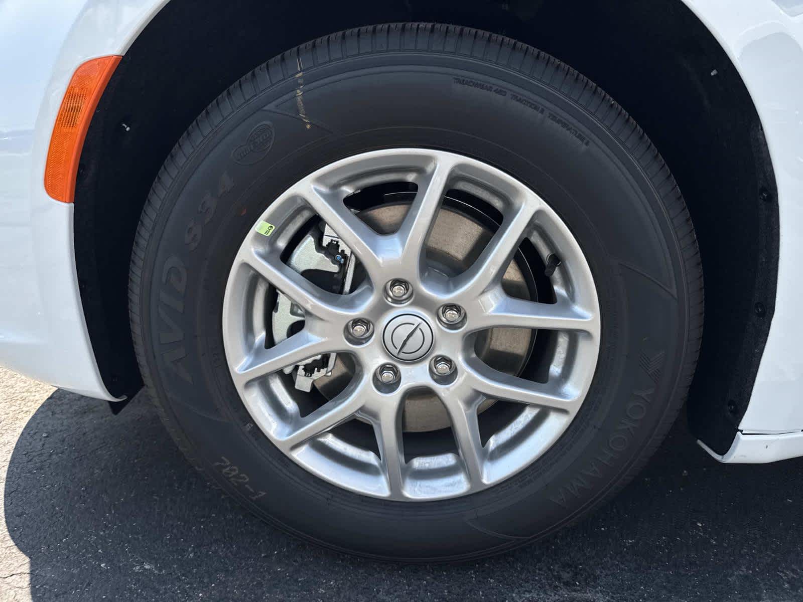 2026 Chrysler Pacifica photo 3