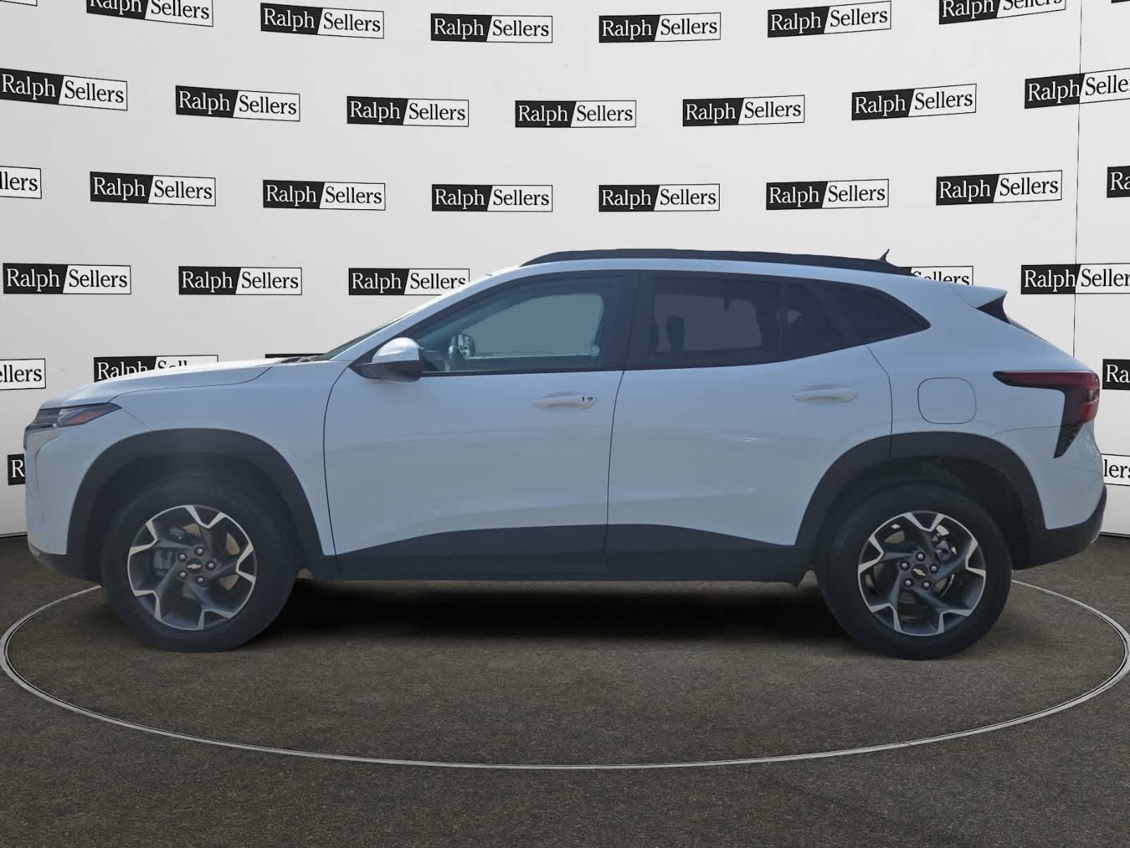 2025 Chevrolet Trax LT photo 3