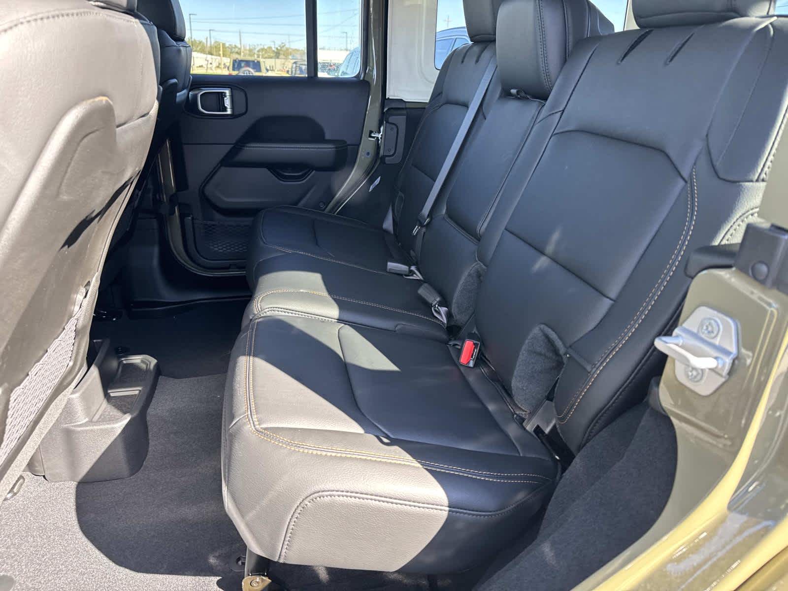 2026 Jeep Wrangler 4-Door Sahara - Photo 9
