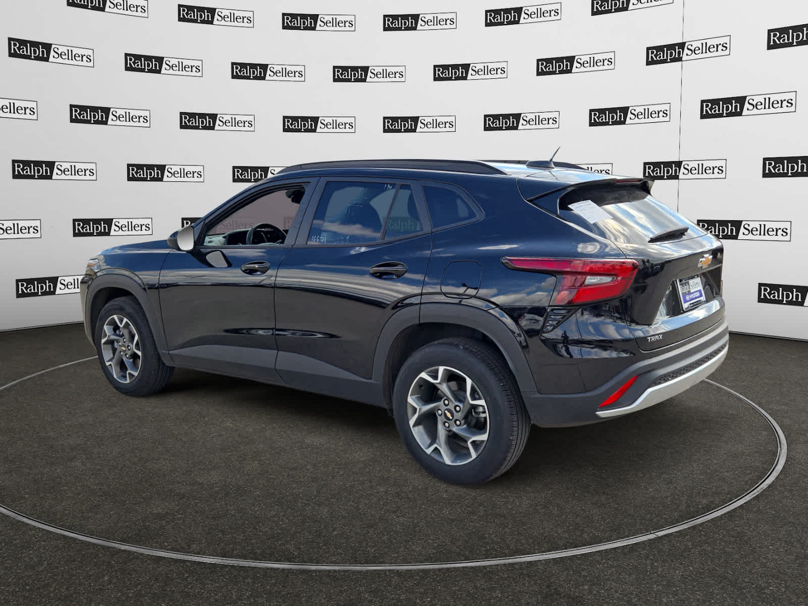 2025 Chevrolet Trax LT photo 4