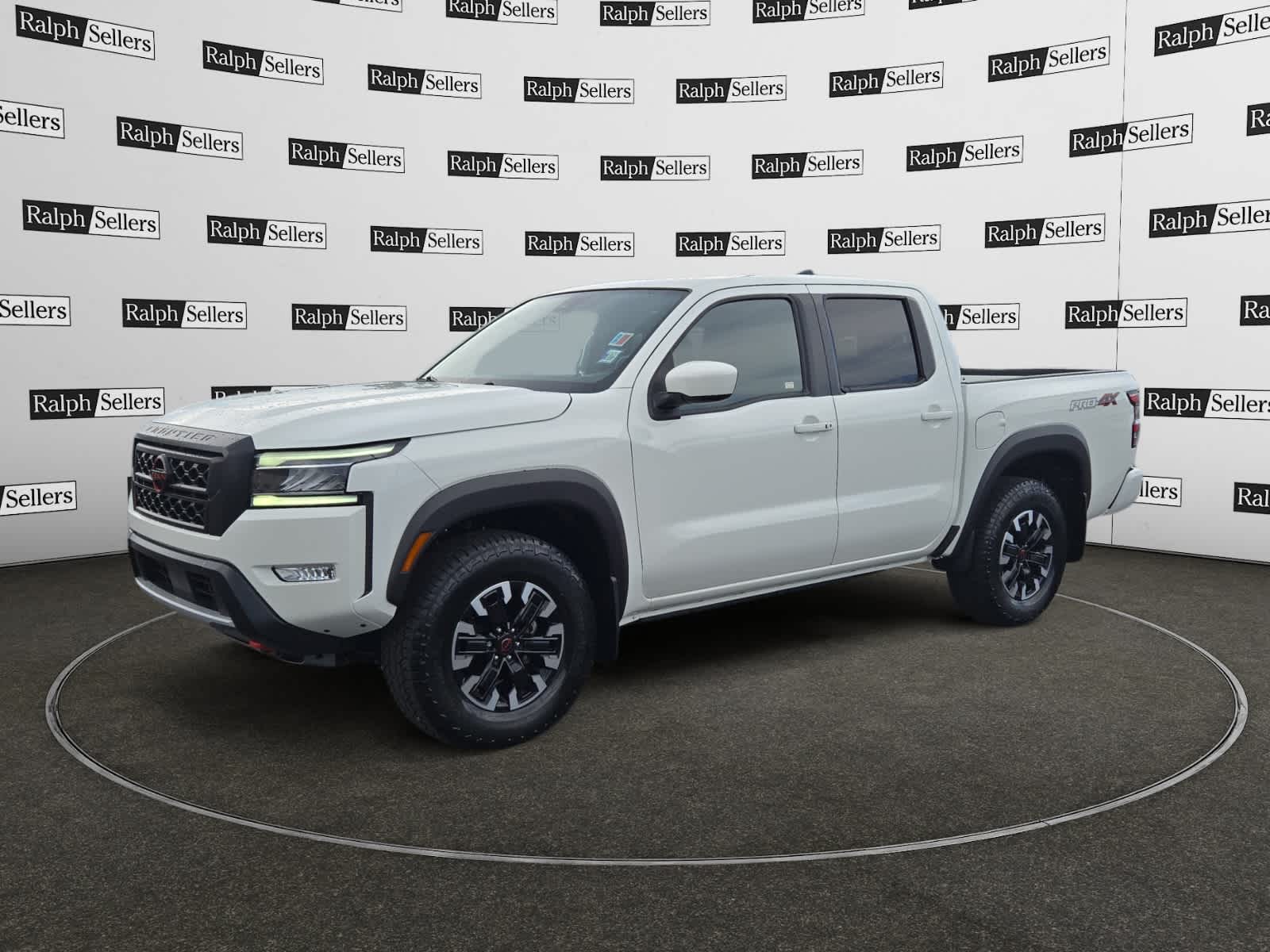 2024 Nissan Frontier PRO-4X photo 2