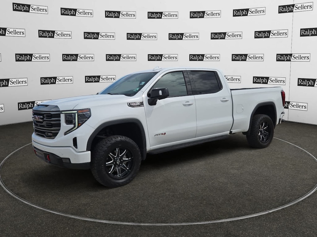 Used 2022 GMC Sierra 1500 AT4 4WD Crew Cab 147 Truck