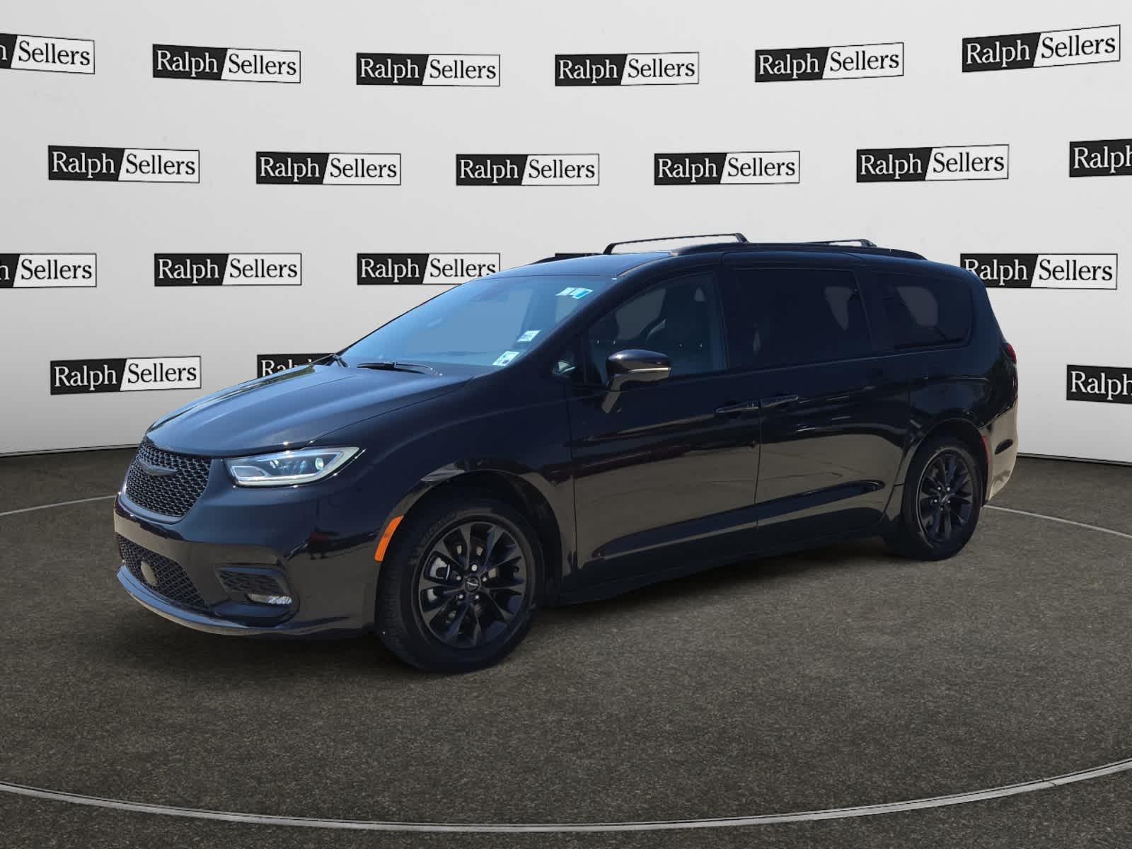 2021 Chrysler Pacifica Touring L photo 2