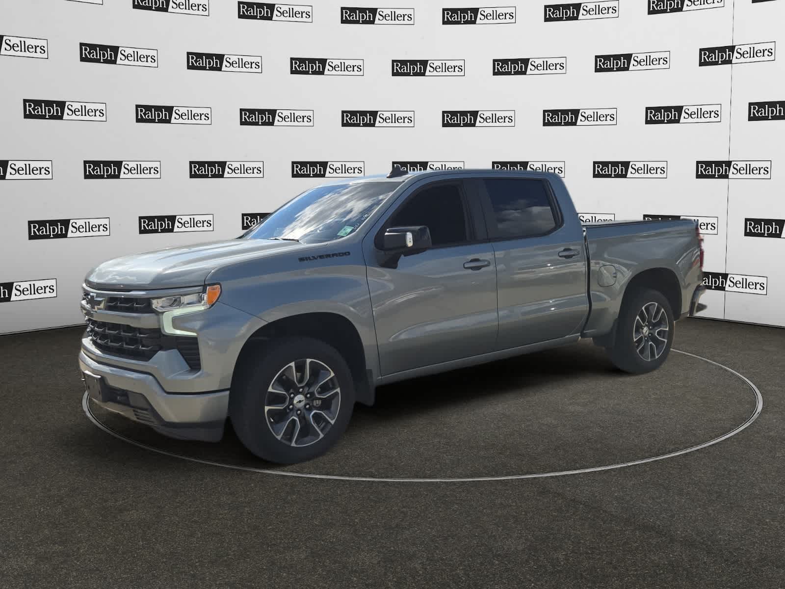2023 Chevrolet Silverado 1500 RST photo 2