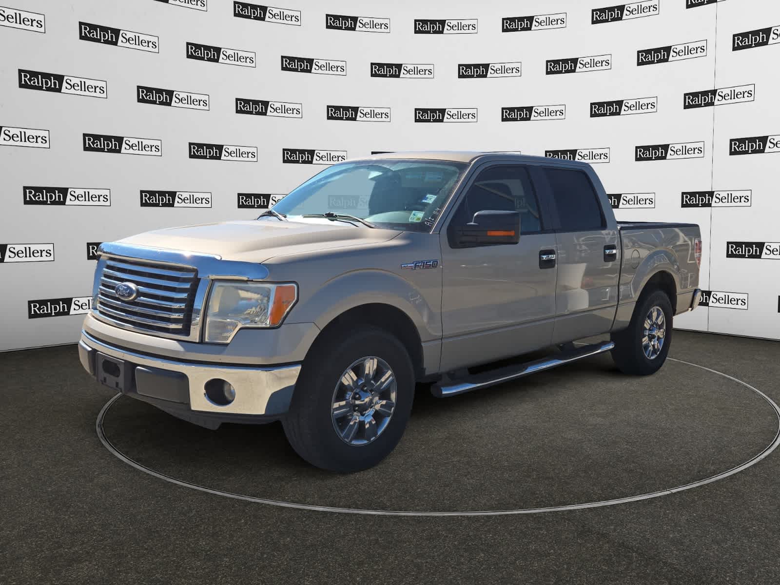 2010 Ford F-150 XLT photo 2