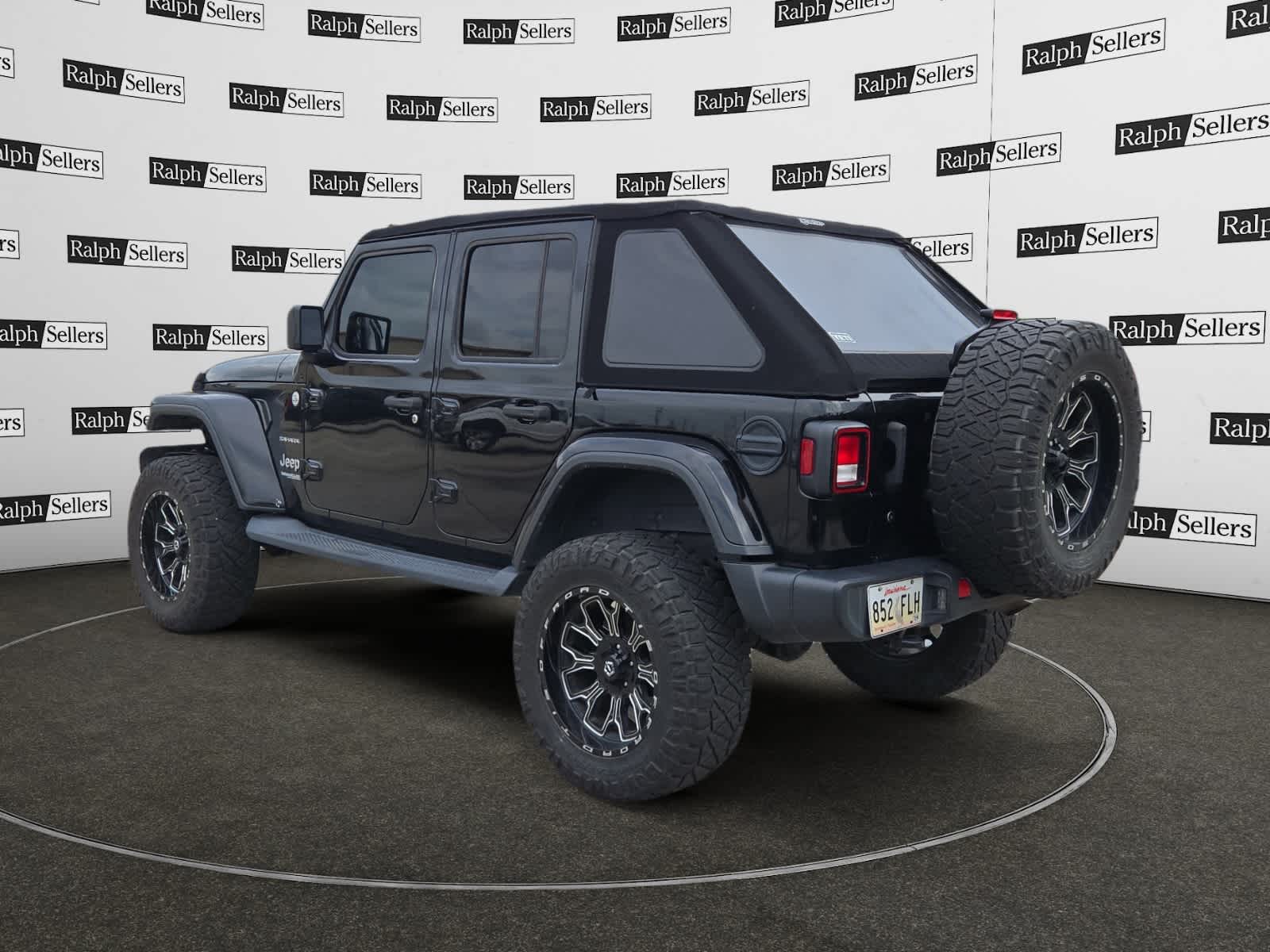 2019 Jeep Wrangler Unlimited Sahara photo 3