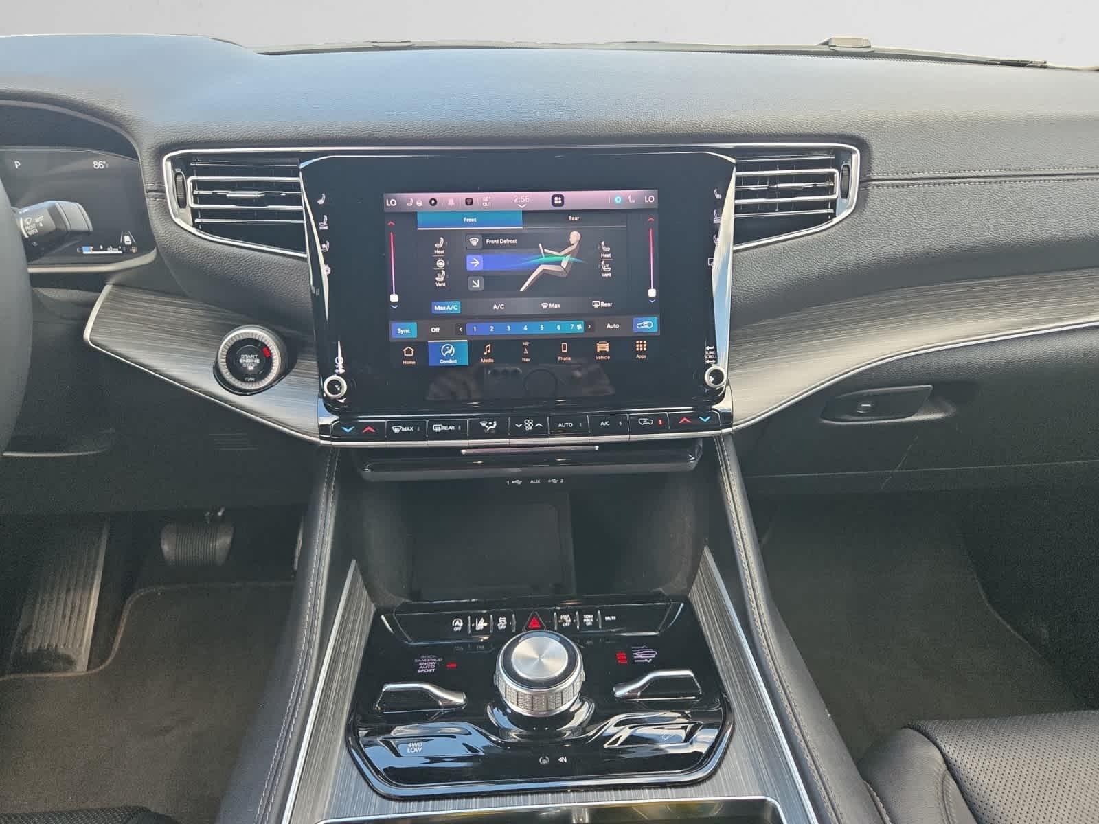 2024 Jeep Wagoneer L Series III - Photo 11