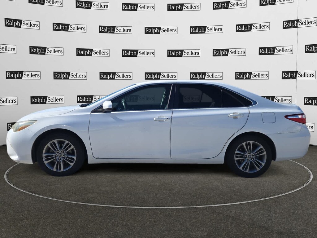 Used 2015 Toyota Camry SE Sedan