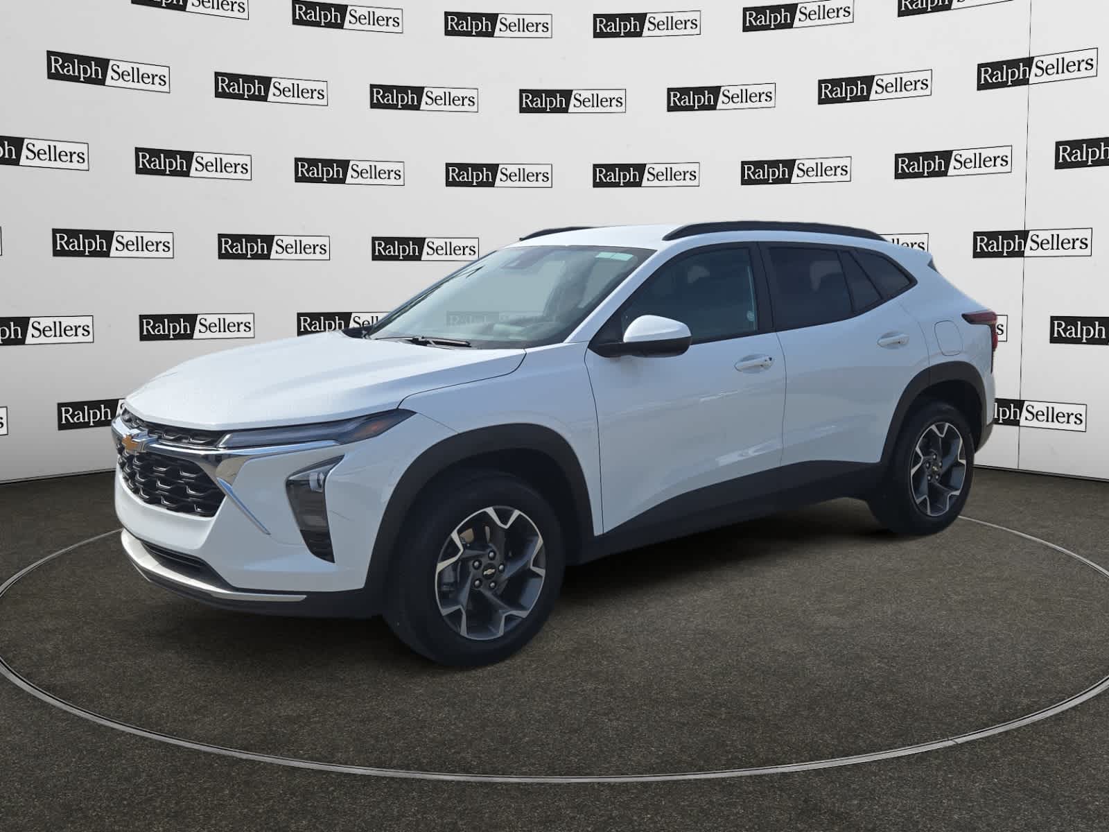 2025 Chevrolet Trax LT photo 2