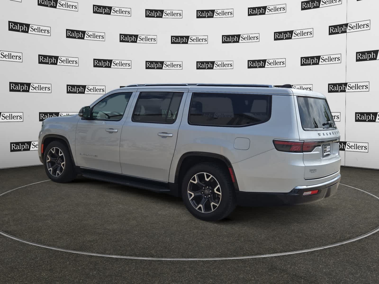 2024 Jeep Wagoneer L Series III - Photo 4
