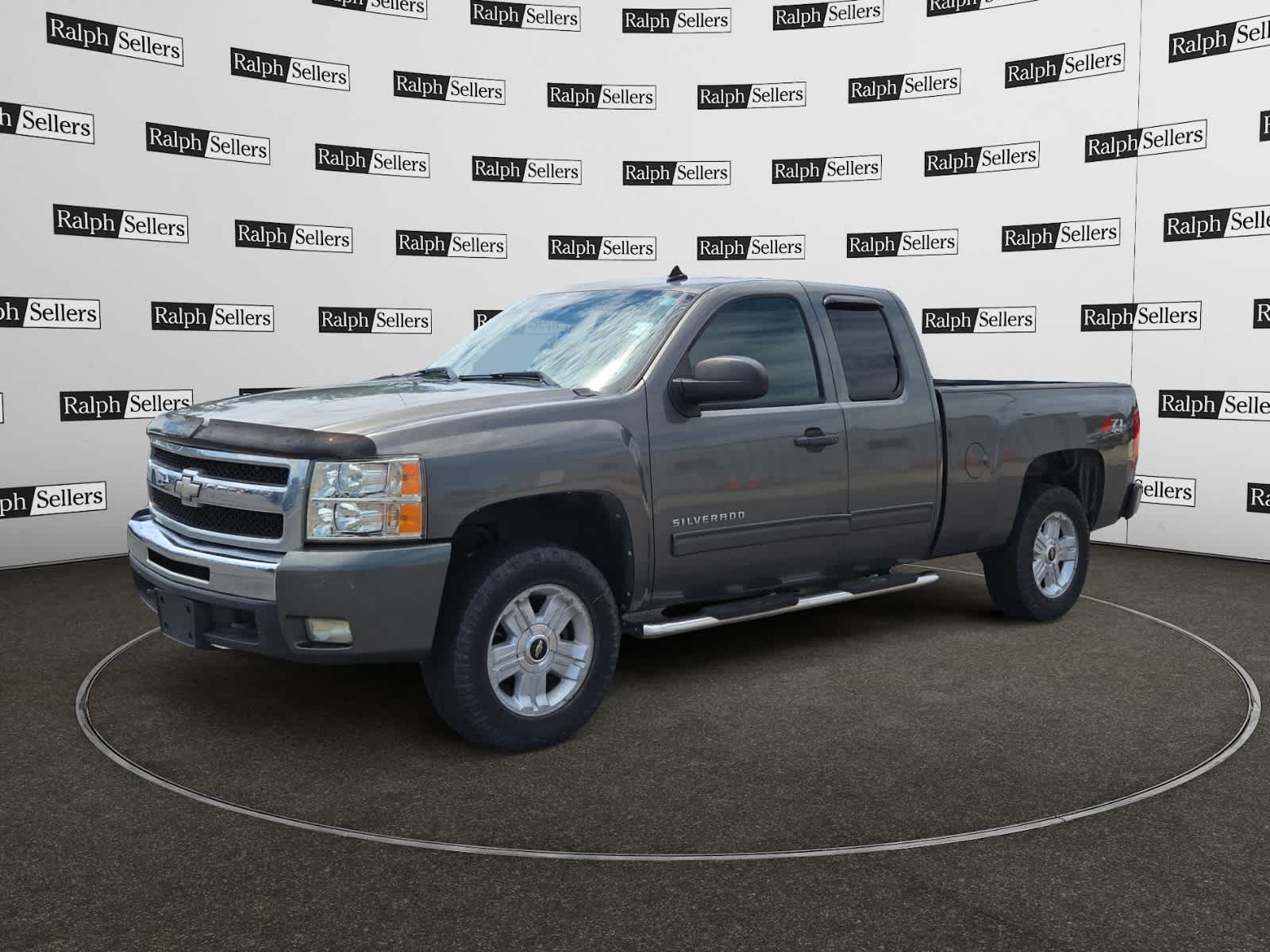 2011 Chevrolet Silverado 1500 LT photo 2