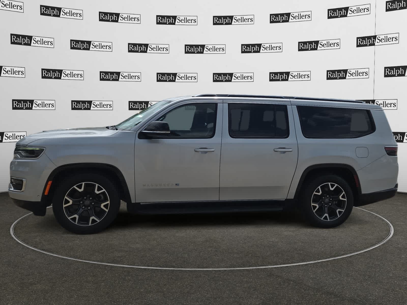 2024 Jeep Wagoneer L Series III - Photo 3