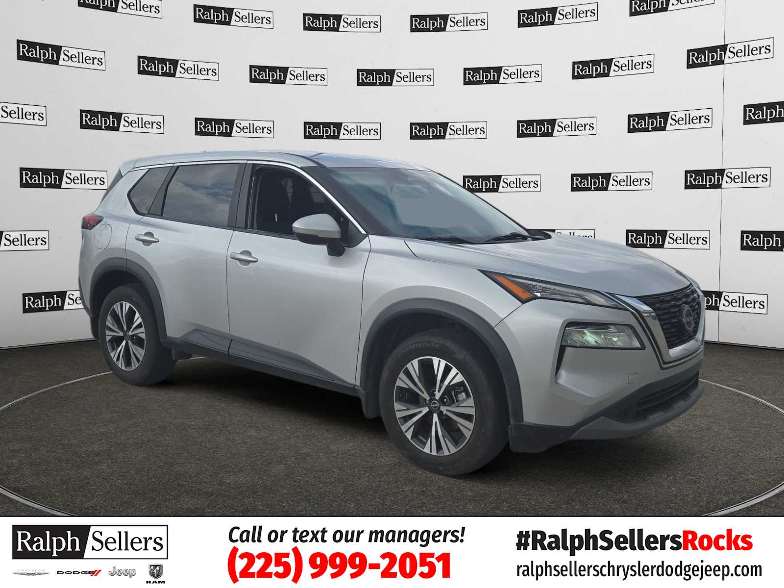 2023 Nissan Rogue SV's photo