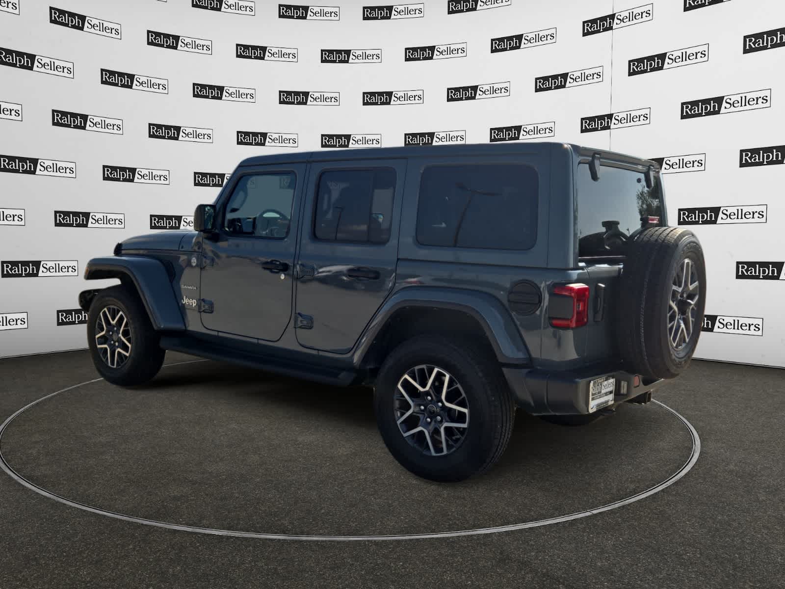 2024 Jeep Wrangler Sahara photo 4