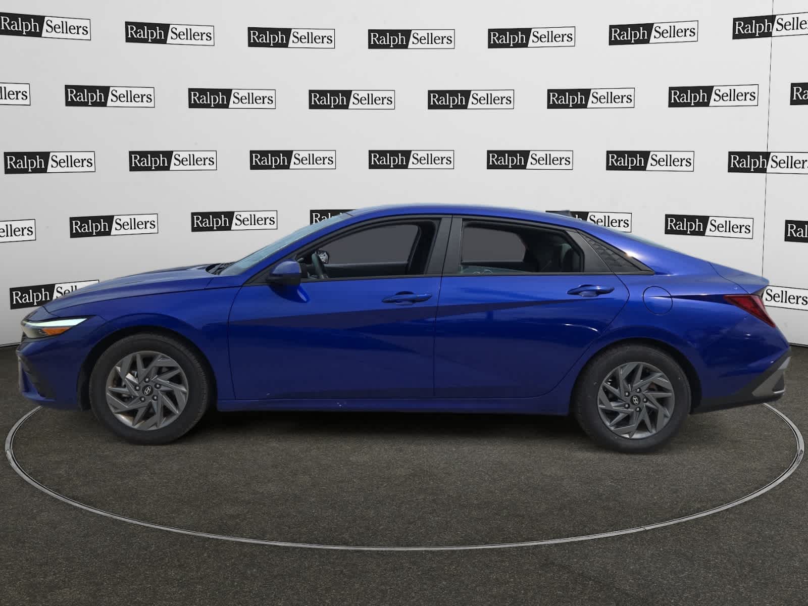 2024 Hyundai Elantra SEL photo 3
