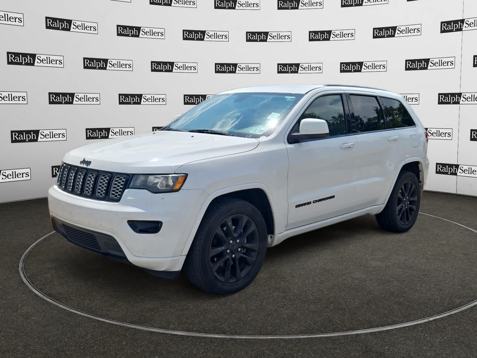 Used 2018 Jeep Grand Cherokee Altitude with VIN 1C4RJEAG1JC126042 for sale in Gonzales, LA