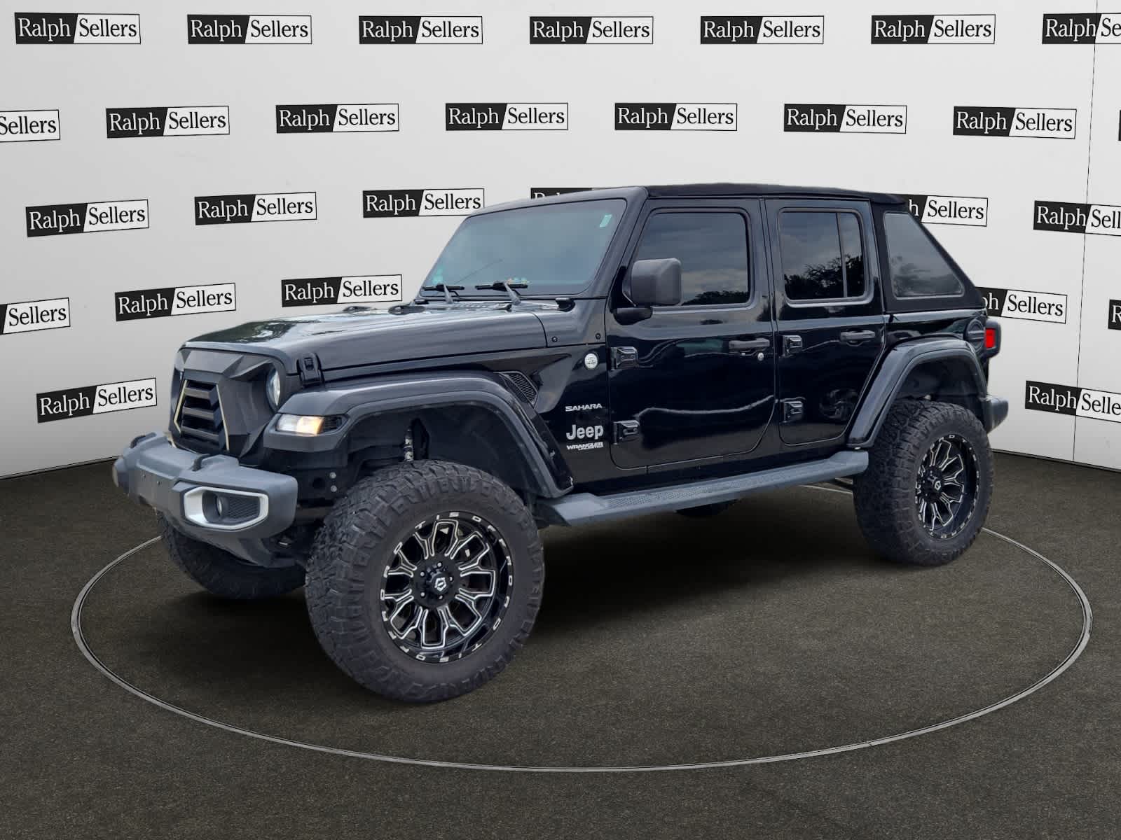 2019 Jeep Wrangler Unlimited Sahara photo 2